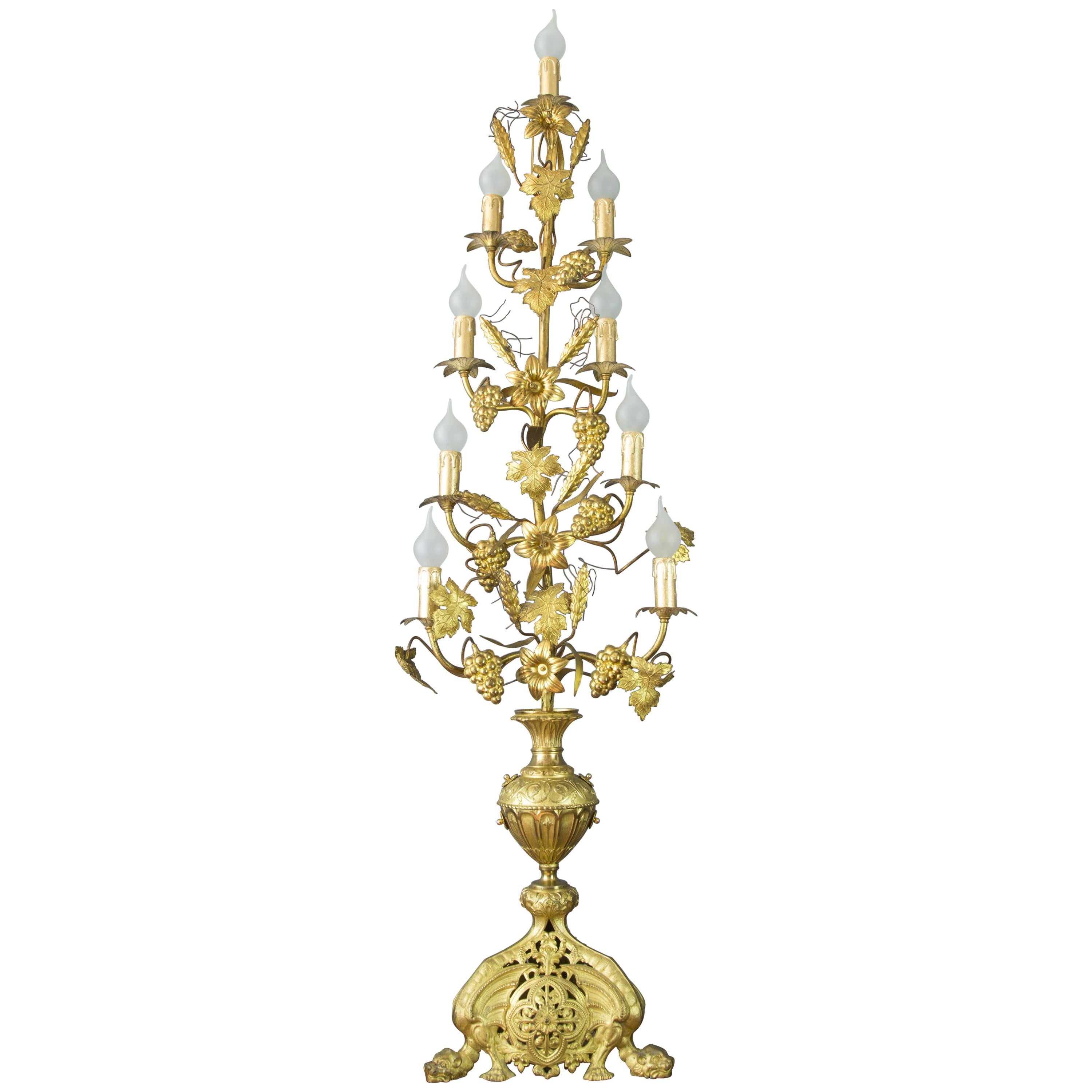 Candélabre français à neuf lumières en laiton doré et bronze électrifié, lampadaire en vente