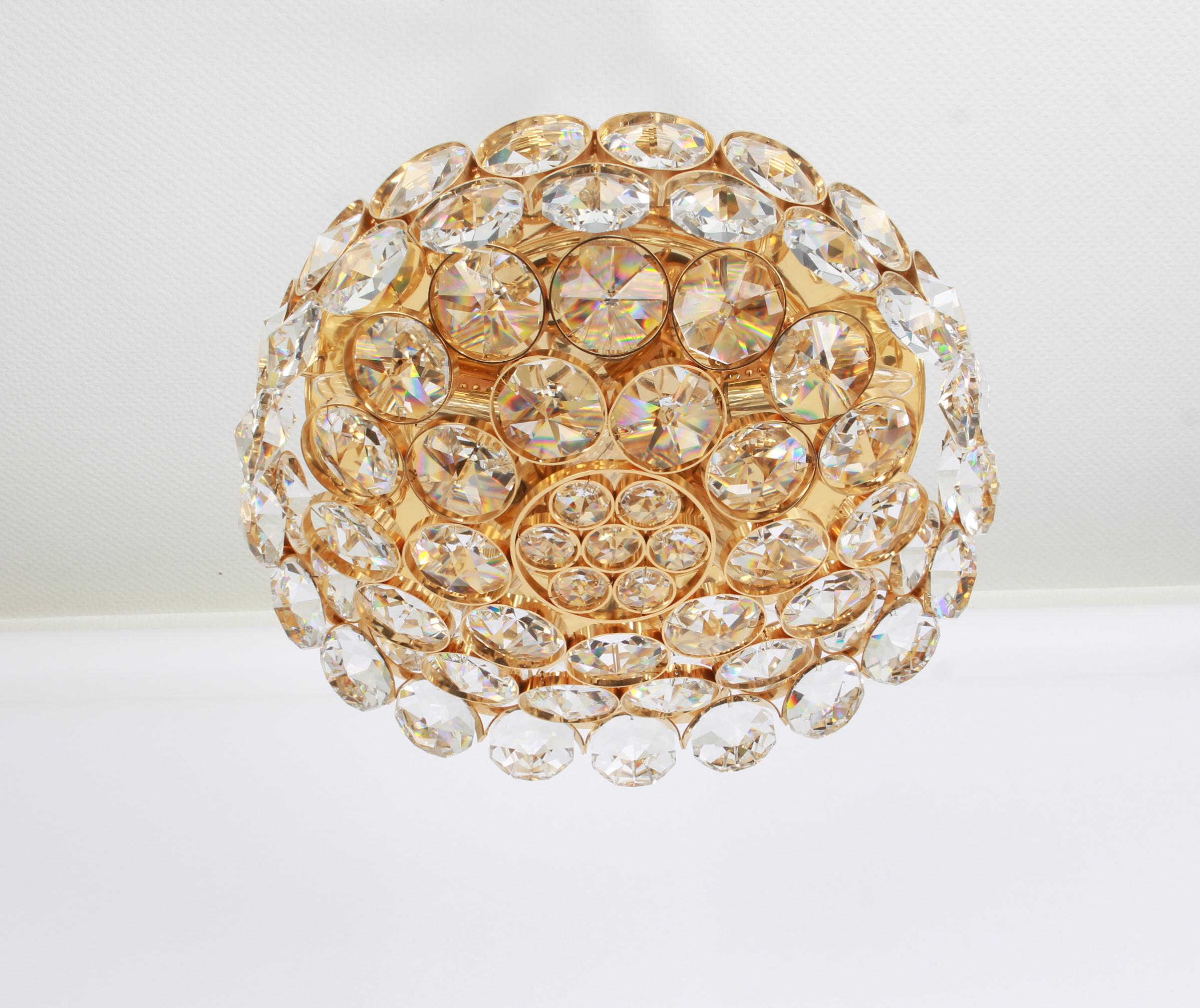 A wonderful and high quality gilded chandelier/Flush mount light fixture by Palwa (Palme & Walter), Germany, 1970s

It is made of a 24-carat gold-plated brass frame decorated with hundreds of cut crystal glass. The bottom is made of a round cut