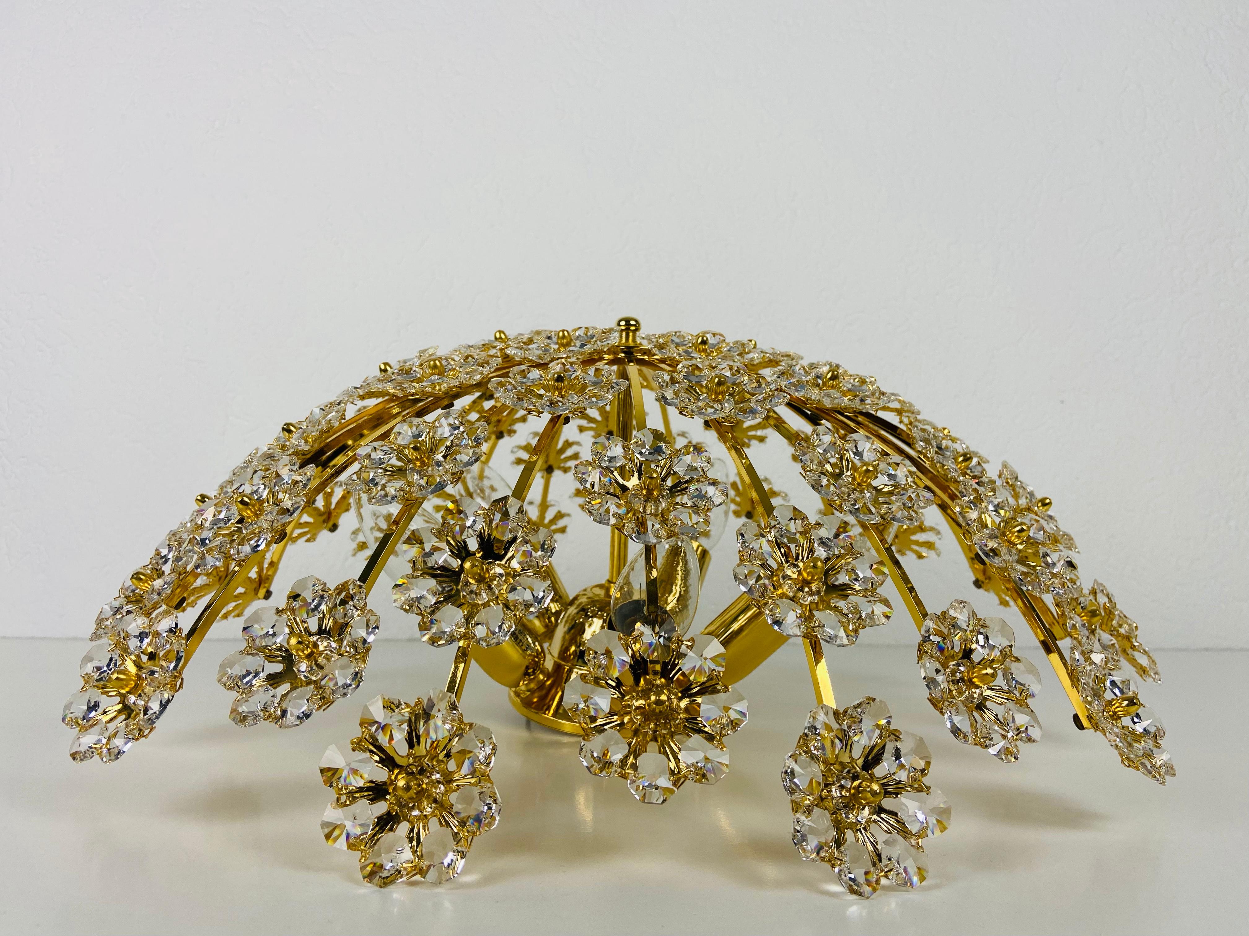Gilt Brass and Crystal Glass Flush Mount by Palwa, Germany, 1970s In Good Condition For Sale In Hagenbach, DE