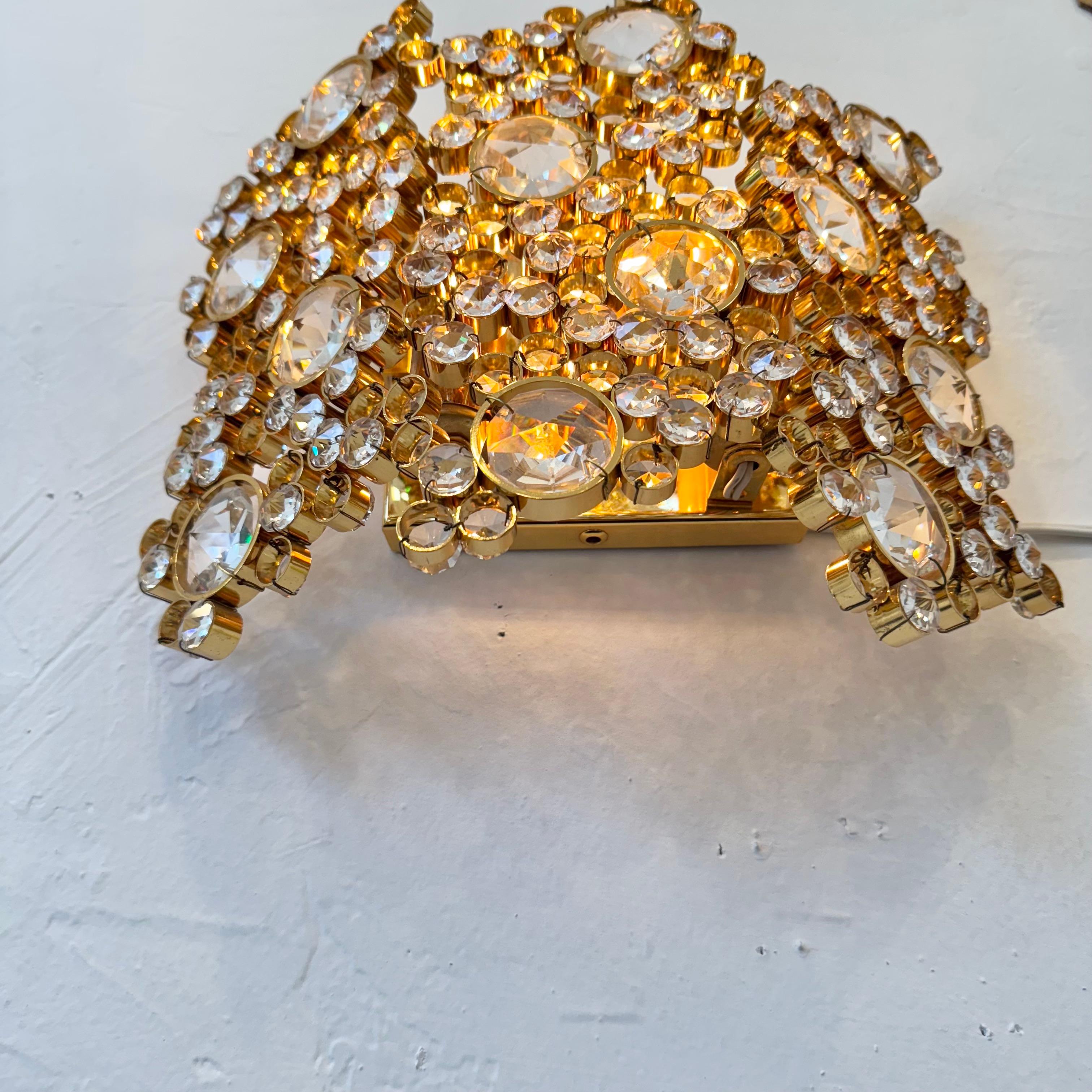 Lámpara de bronce dorado y cristal de Palwa, años 60 Alemania Latón en venta