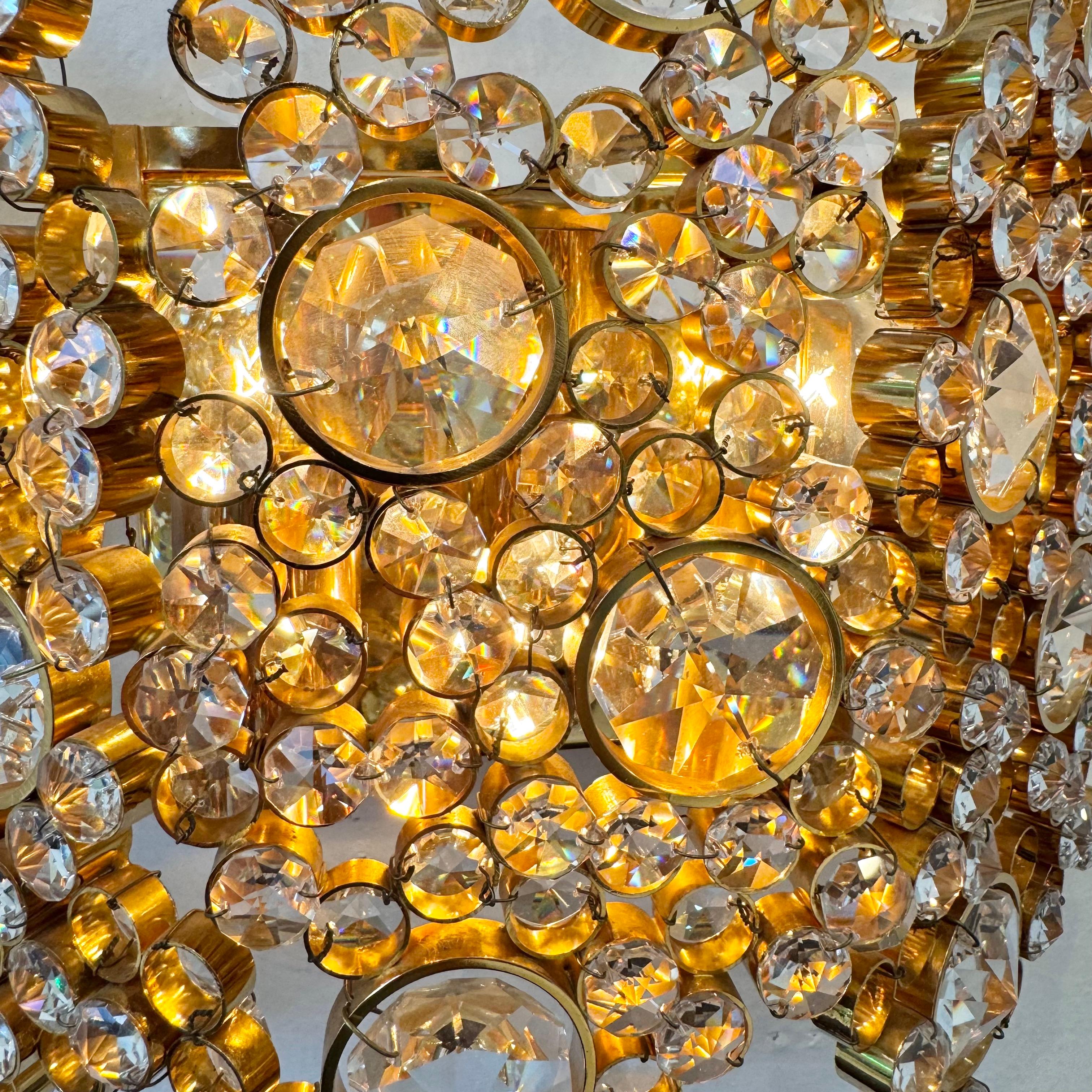 Lámpara de bronce dorado y cristal de Palwa, años 60 Alemania en venta 2