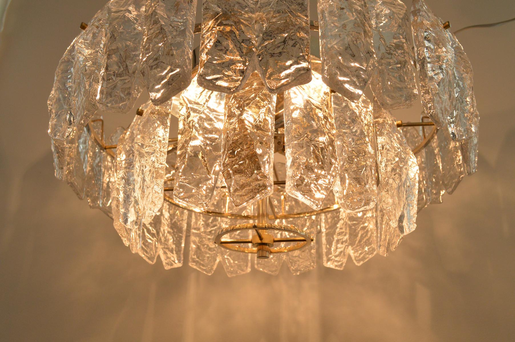 Lampe encastrée Palazzo brutaliste en laiton doré et verre glacé de Kalmar, Autriche Bon état - En vente à London, GB