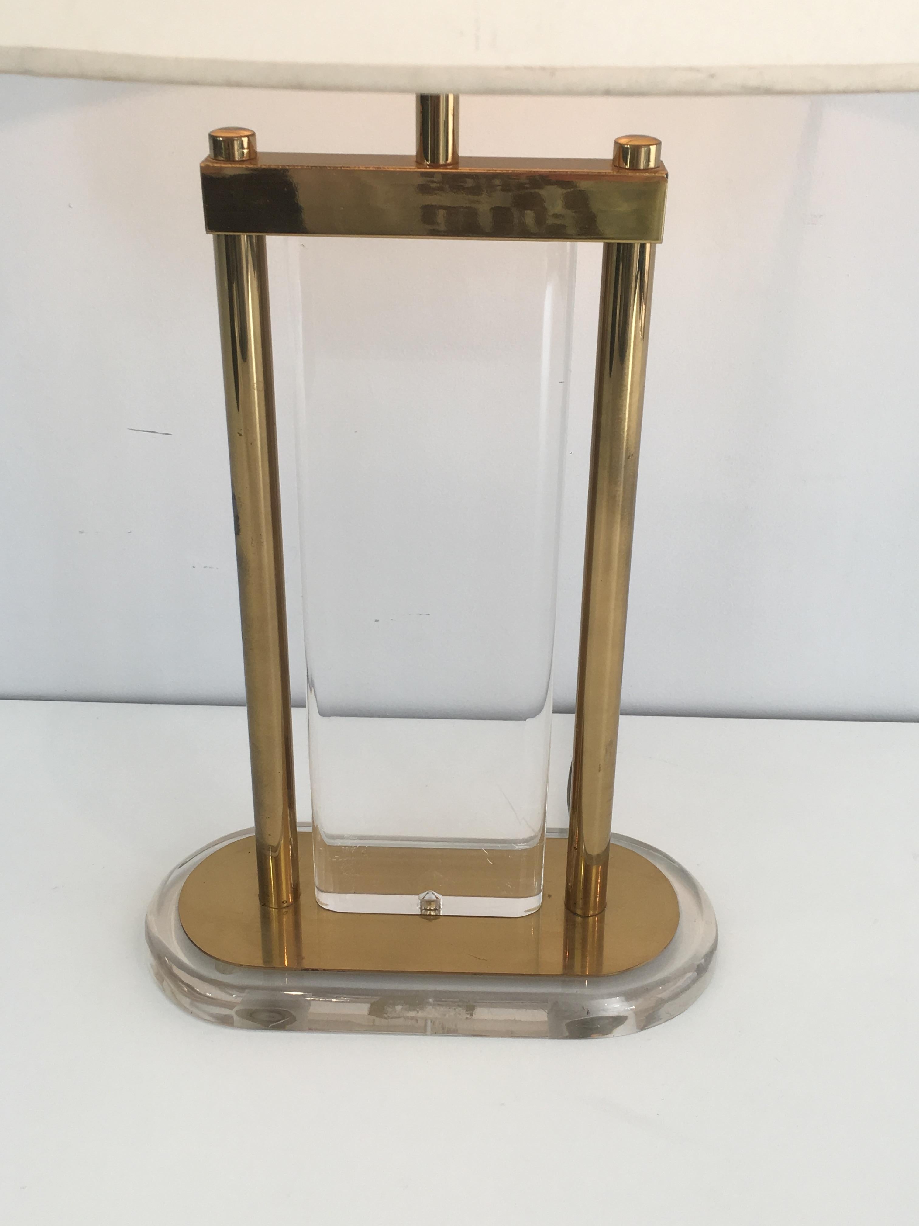 Gilt Brass and Lucite Table Lamp, French, circa 1970 In Good Condition In Marcq-en-Barœul, Hauts-de-France