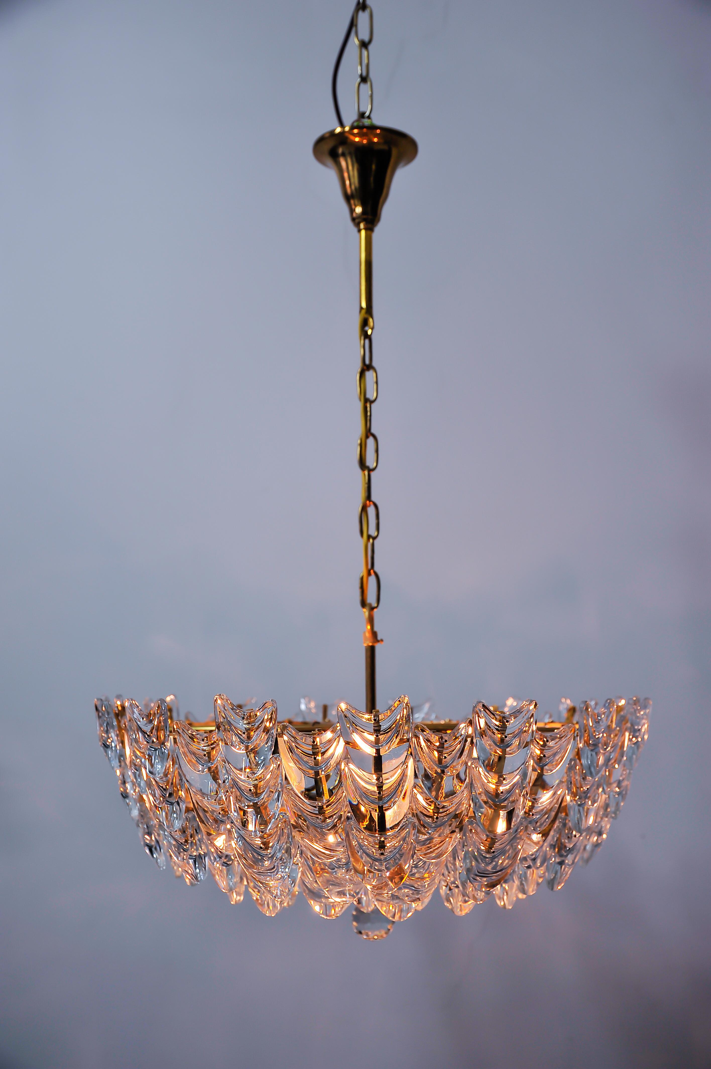 Dorato Lampadario in ottone dorato con vetro, Germania, anni '60 circa in vendita