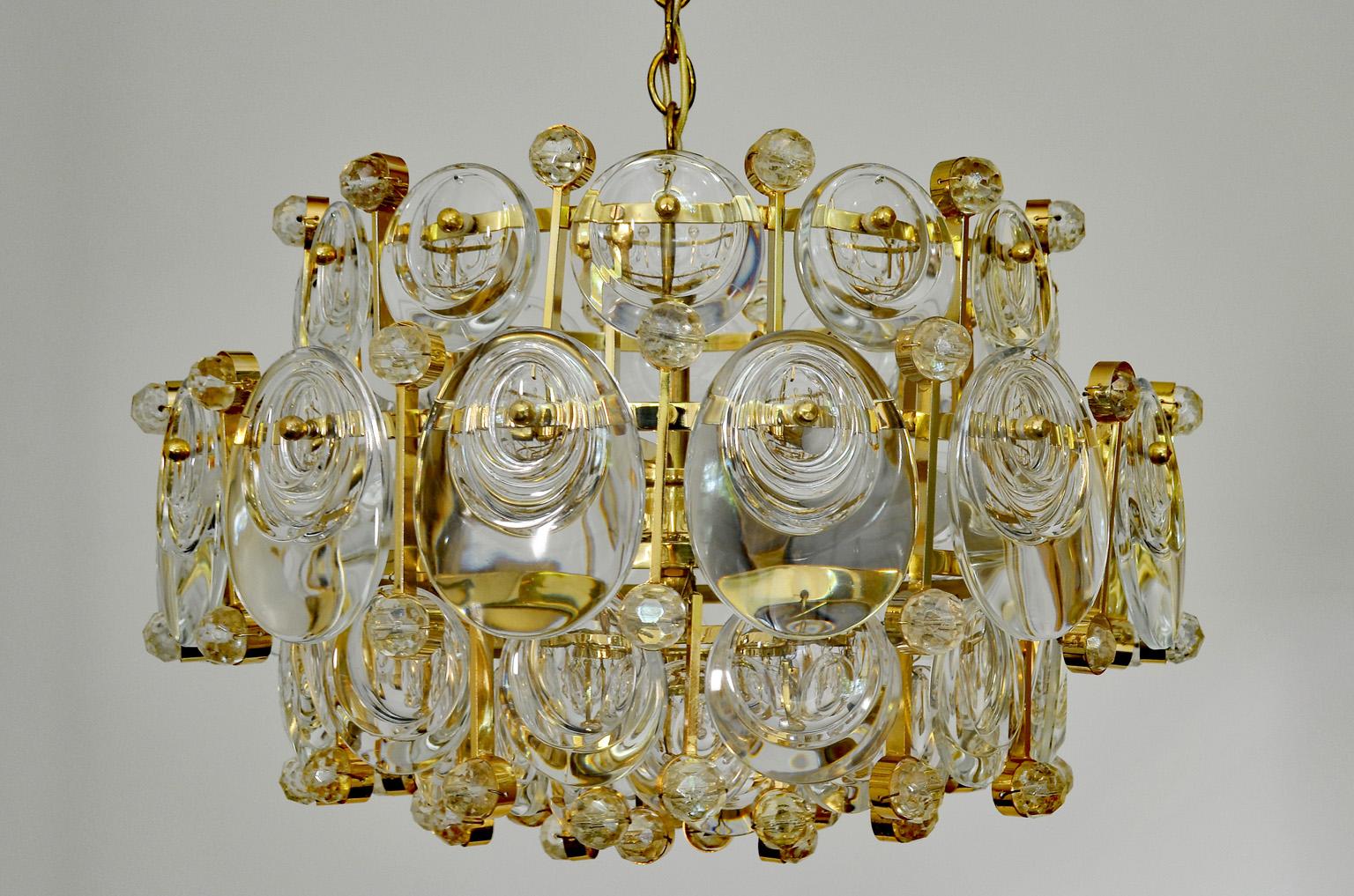Gilt Brass and Crystal Glass Chandelier from Palwa, 1960s Labeled by Palwa In Good Condition For Sale In Nürnberg, Bavaria