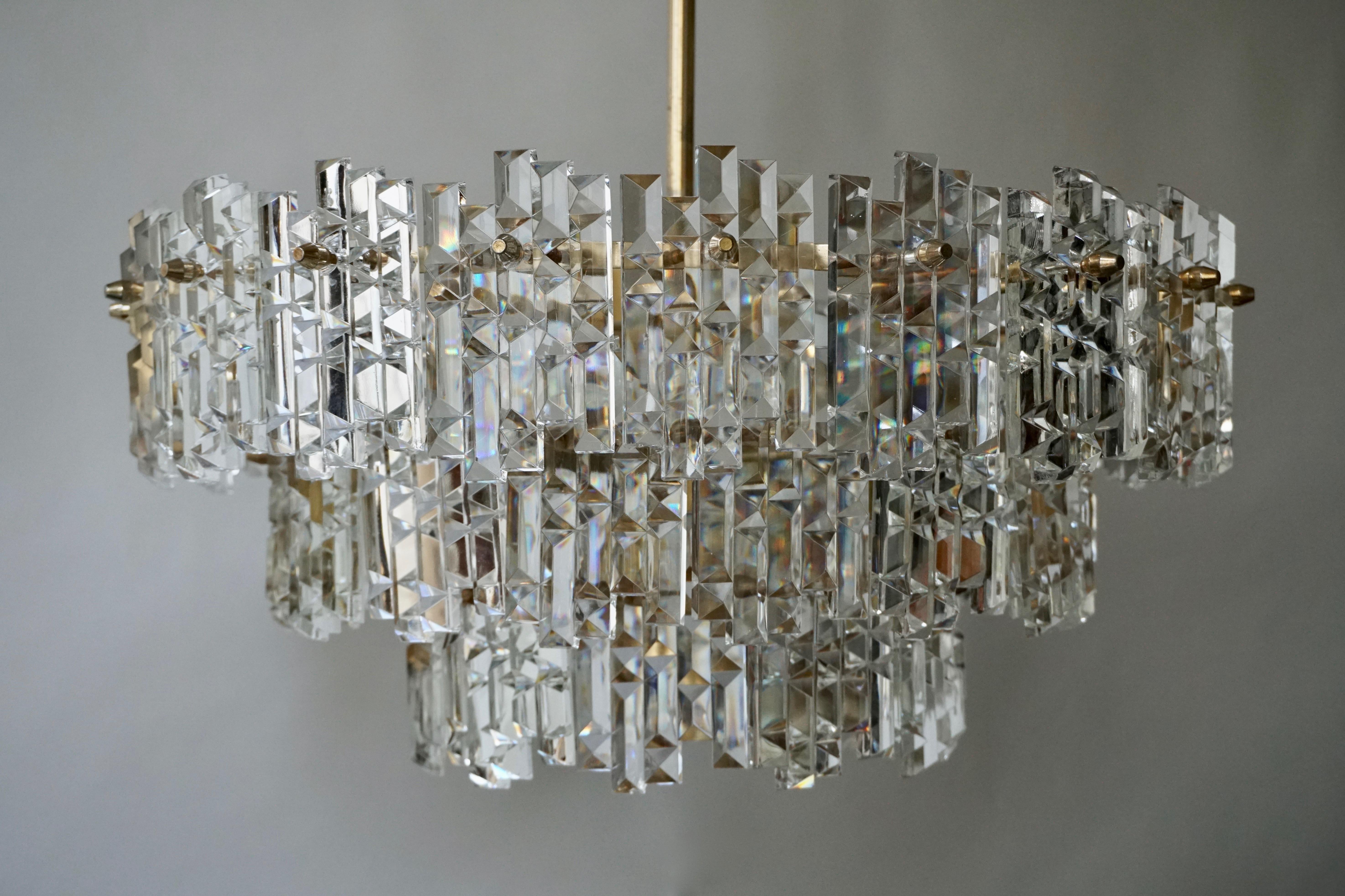 Gilt Brass Crystal Murano Glass Chandelier In Good Condition In Antwerp, BE