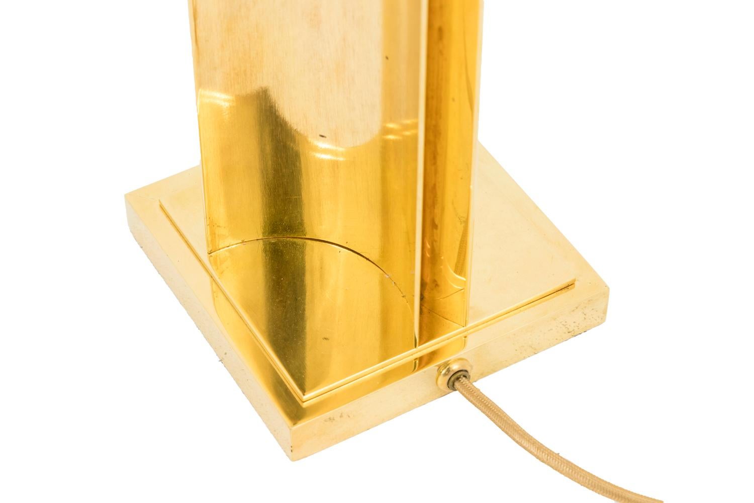 Gilt Brass Lamp with a Geometrical Shaft, 1970s In Good Condition For Sale In Saint-Ouen, FR