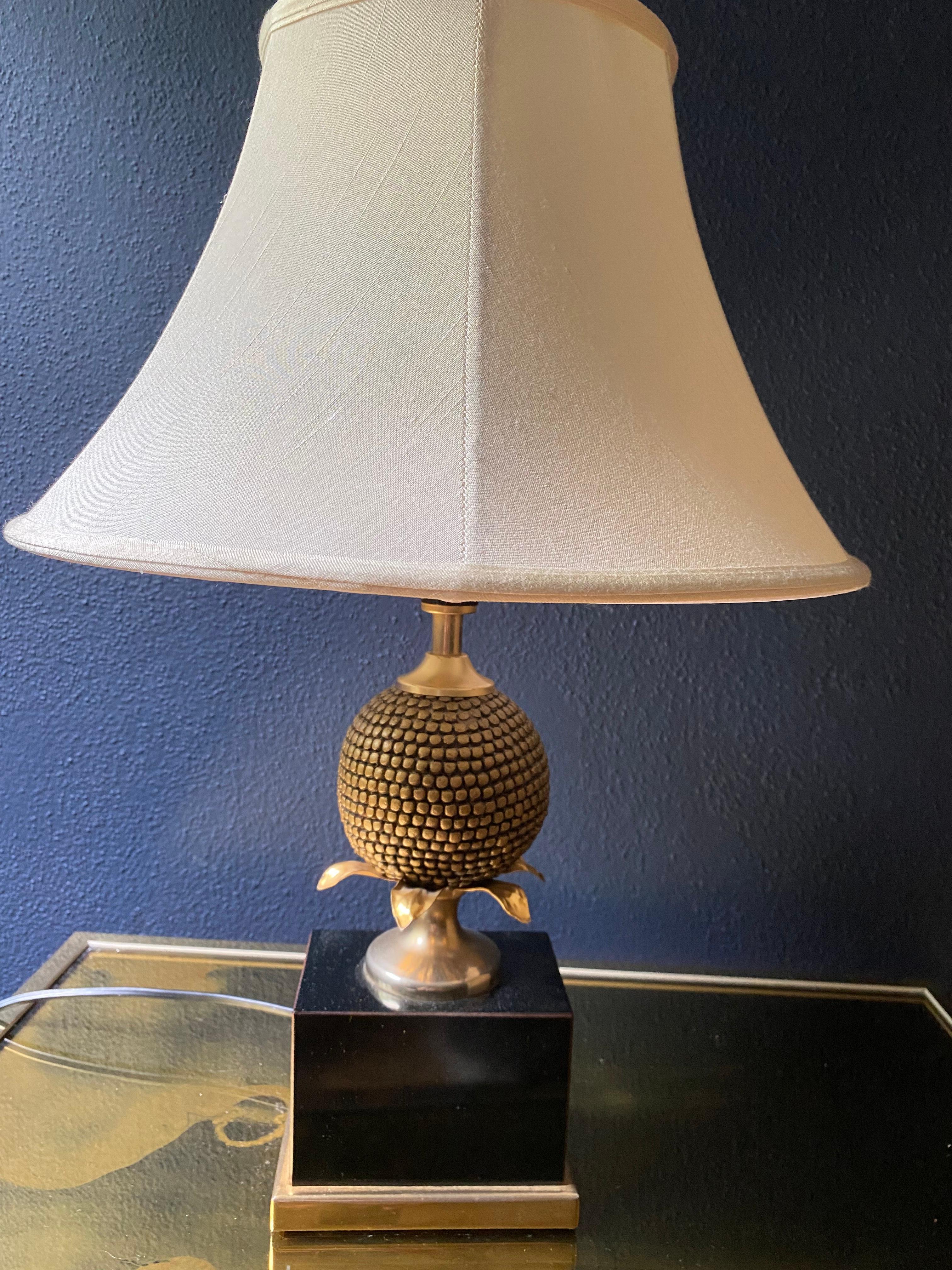 Gilt Brass Pineapple Table Lamp 1970s with Shade For Sale 4