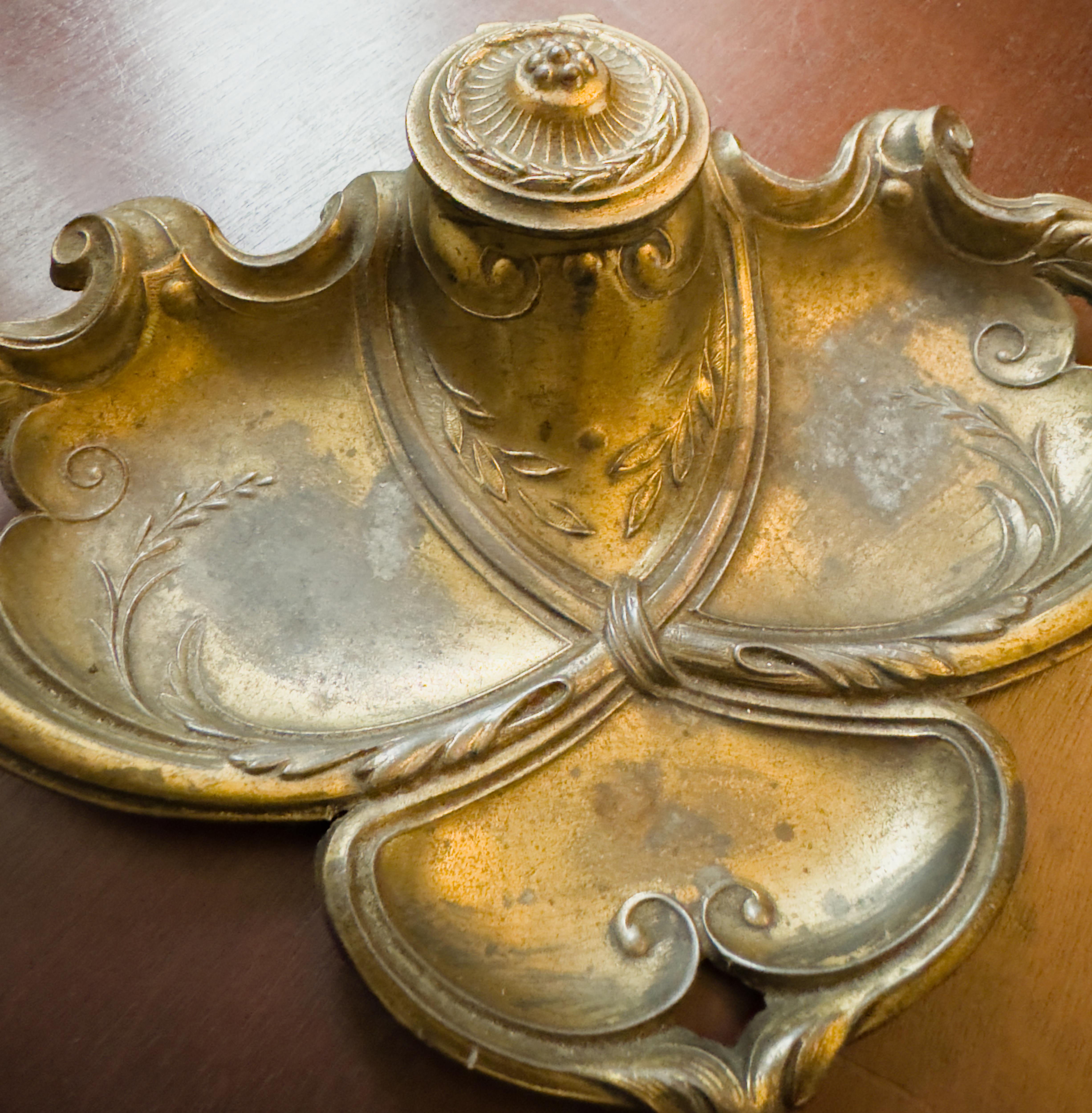 Encrier rococo en laiton doré, Napoléon III, 19e siècle Bon état - En vente à Lisbon, PT