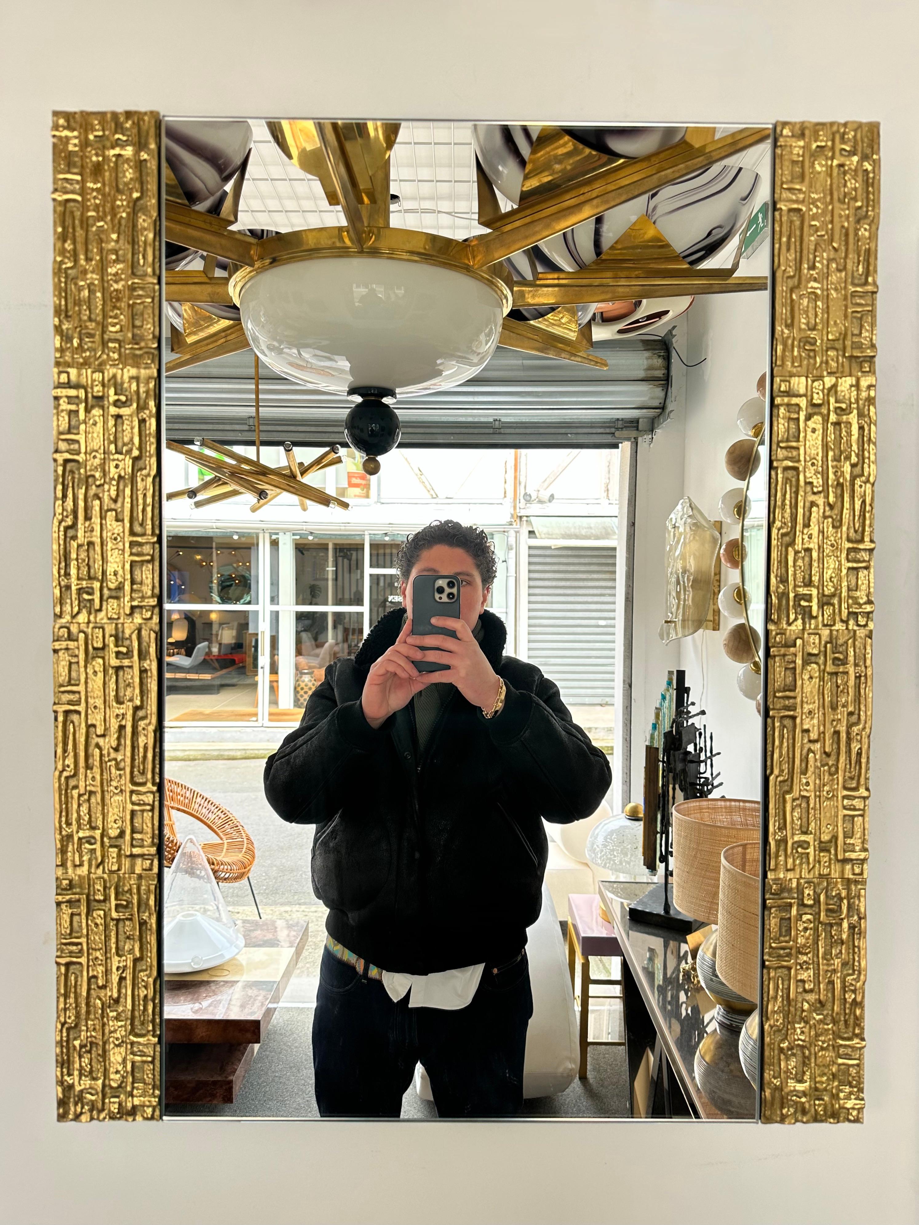 Gilt Brass Sculpture Mirror by Luciano Frigerio, Italy, 1970s In Good Condition For Sale In SAINT-OUEN, FR