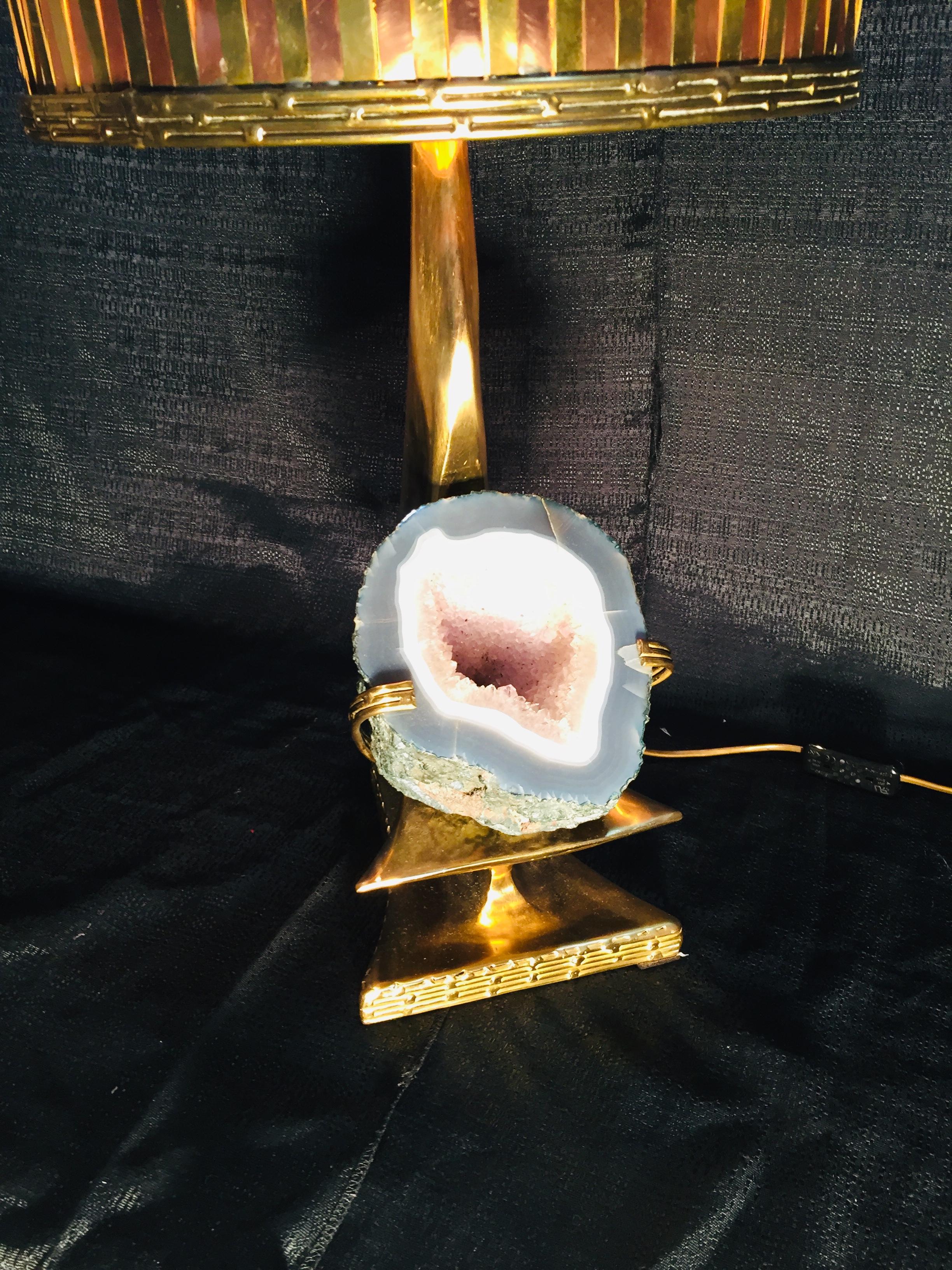 Lampe de bureau sculpture en laiton doré avec abat-jour en laiton à motif géométrique en quartz J.Duval Brasseur en vente 2