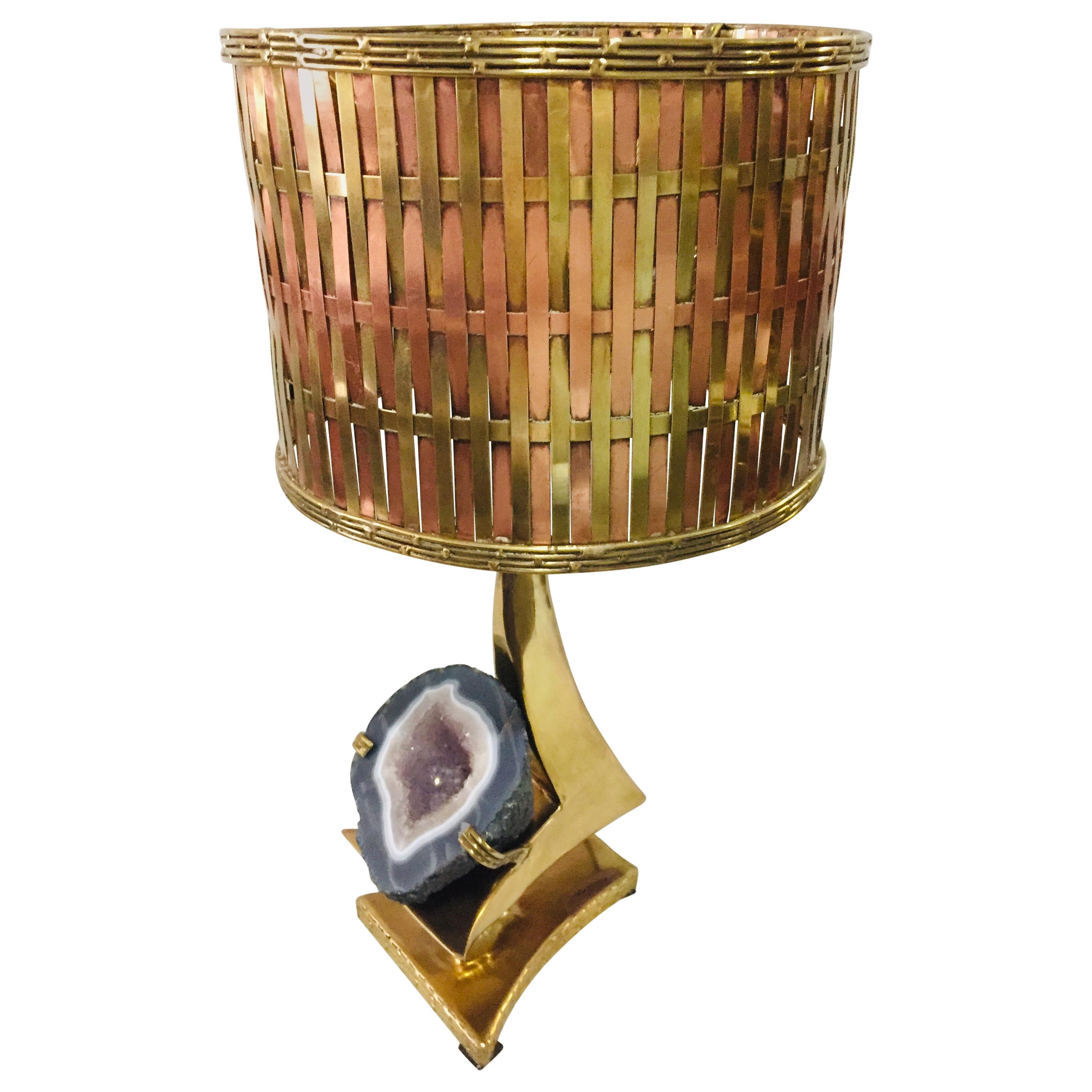 Lampe de bureau sculpture en laiton doré avec abat-jour en laiton à motif géométrique en quartz J.Duval Brasseur en vente