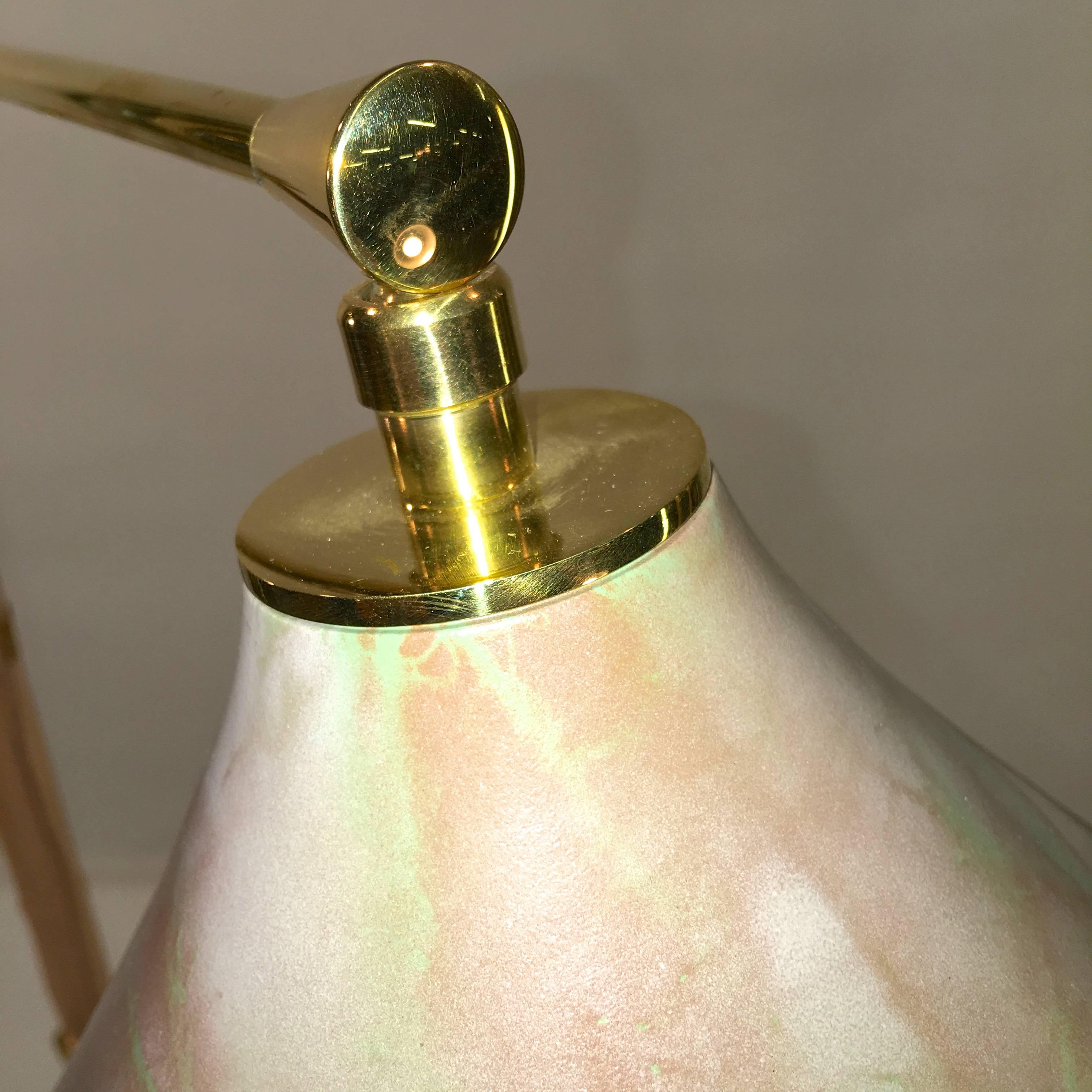 Verstellbare Stehlampe aus vergoldetem Messing, genähtem Leder und Onyx im Angebot 8