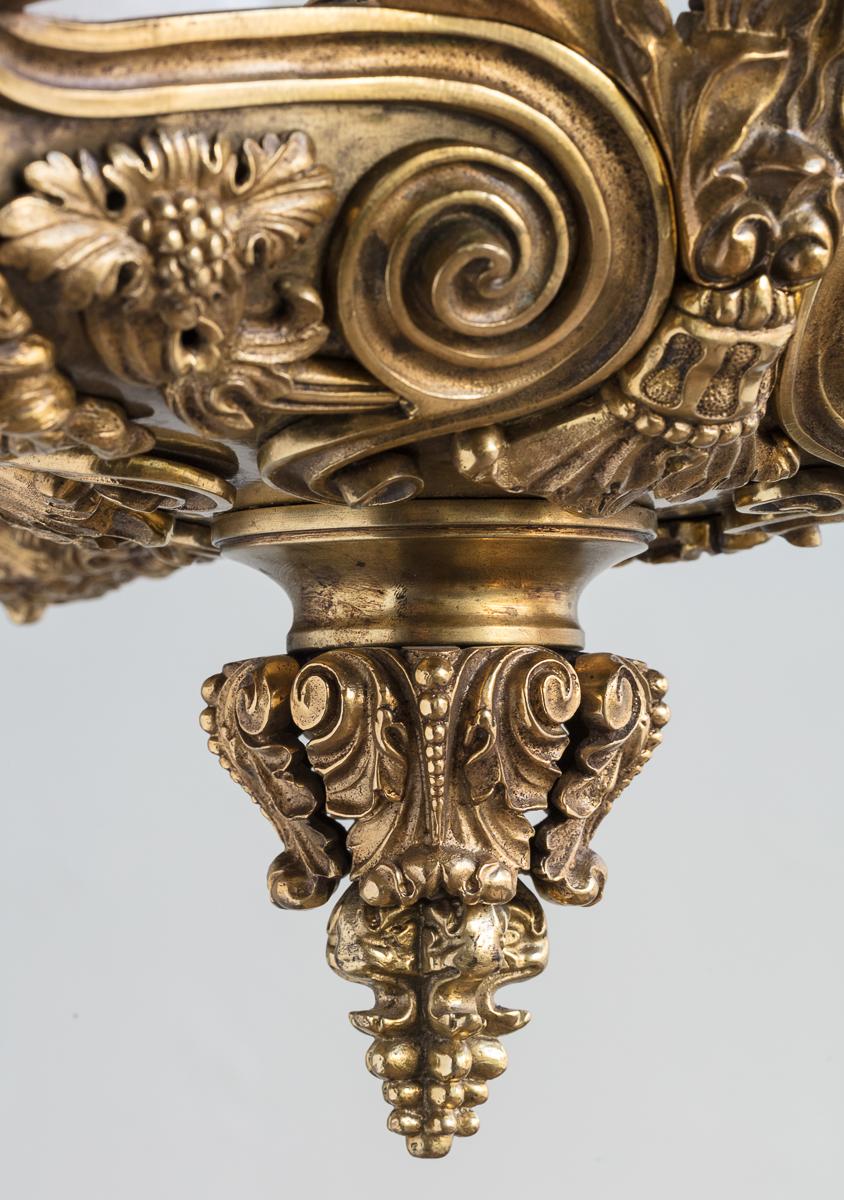 Attributed to Messenger & Sons, circa 1835.
The foliate ceiling rose with three extending ornate linked chains, the looped handles joined by serpent cast ‘s-hooks’, enclosing a central flame topped urn. The three branches with extensive leaf cast