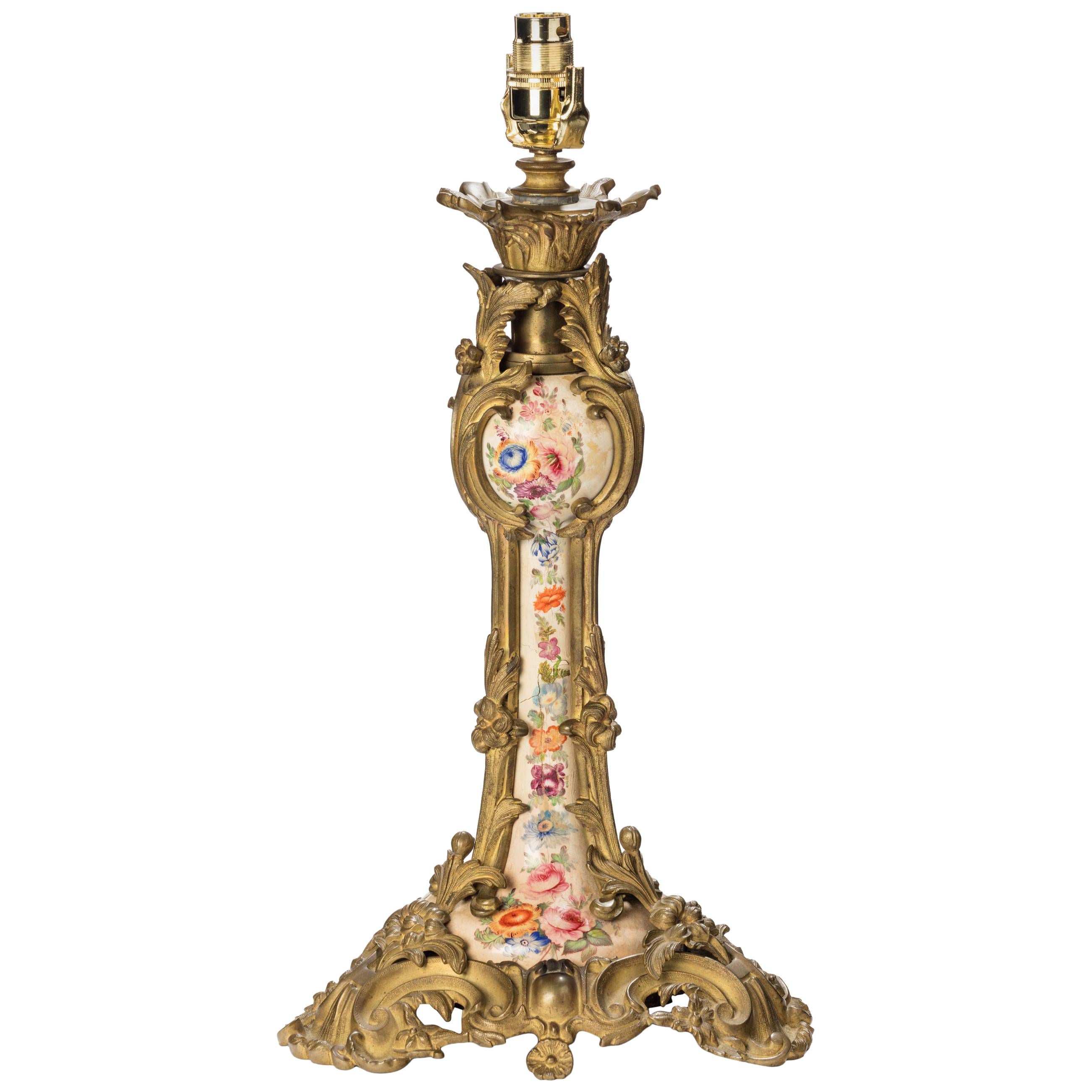Lampe aus vergoldeter Bronze in Rokoko-Form aus dem 19. Jahrhundert
