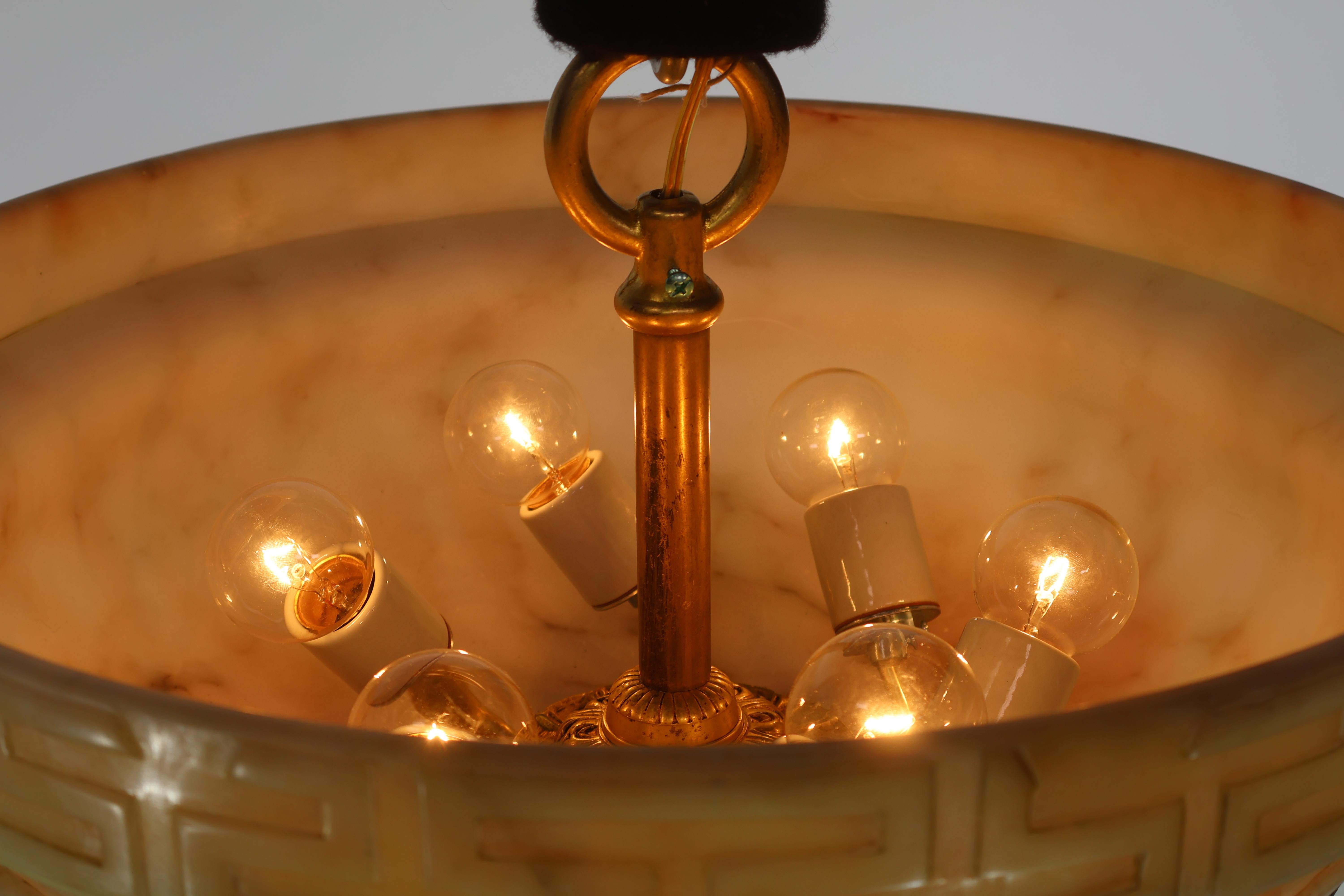 Lampadario in bronzo dorato e alabastro in vendita 8
