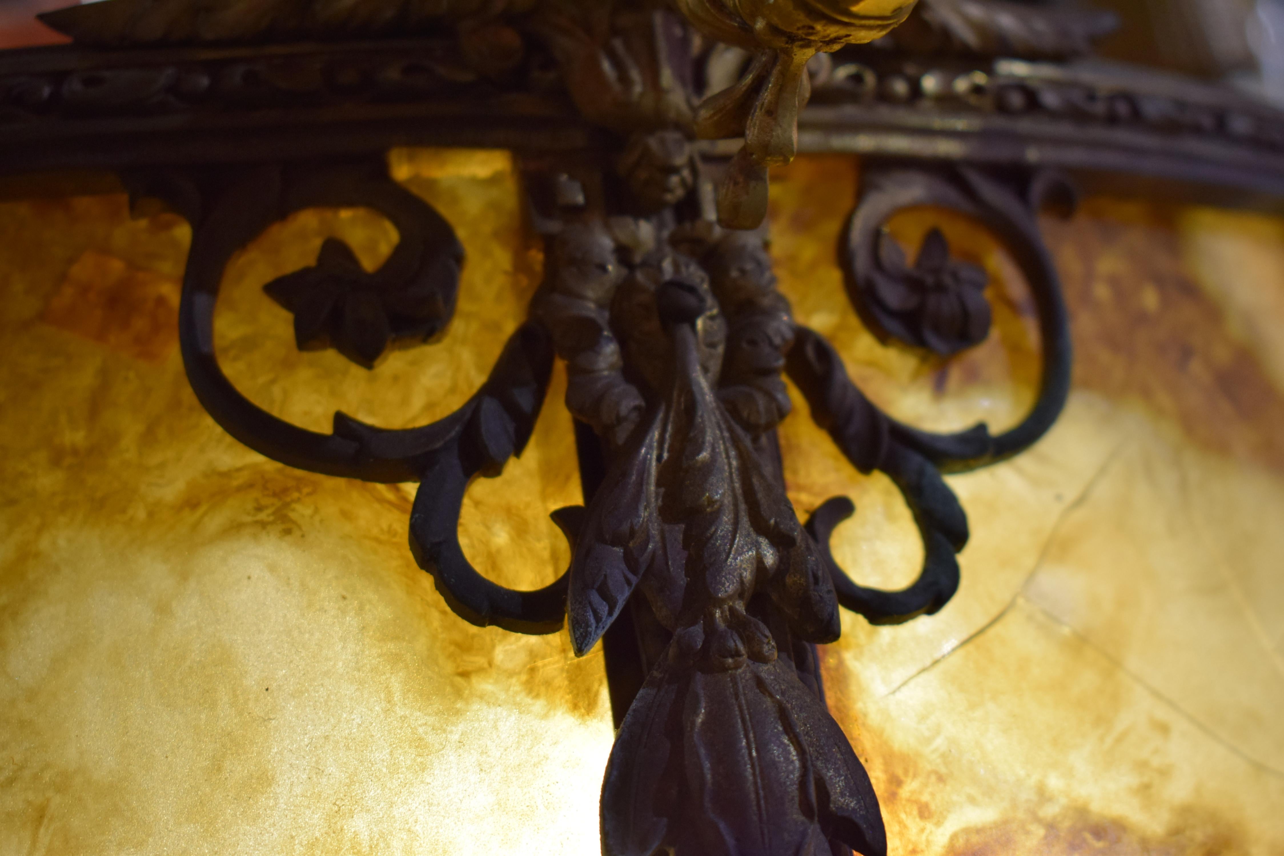 Lampadario in bronzo dorato e alabastro in vendita 2
