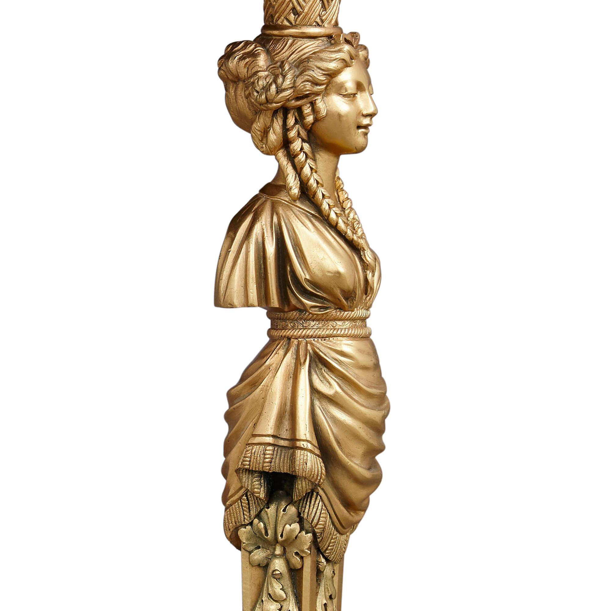 Runder Beistelltisch aus vergoldeter Bronze und Amethyst im Louis-XVI-Stil (Französisch) im Angebot