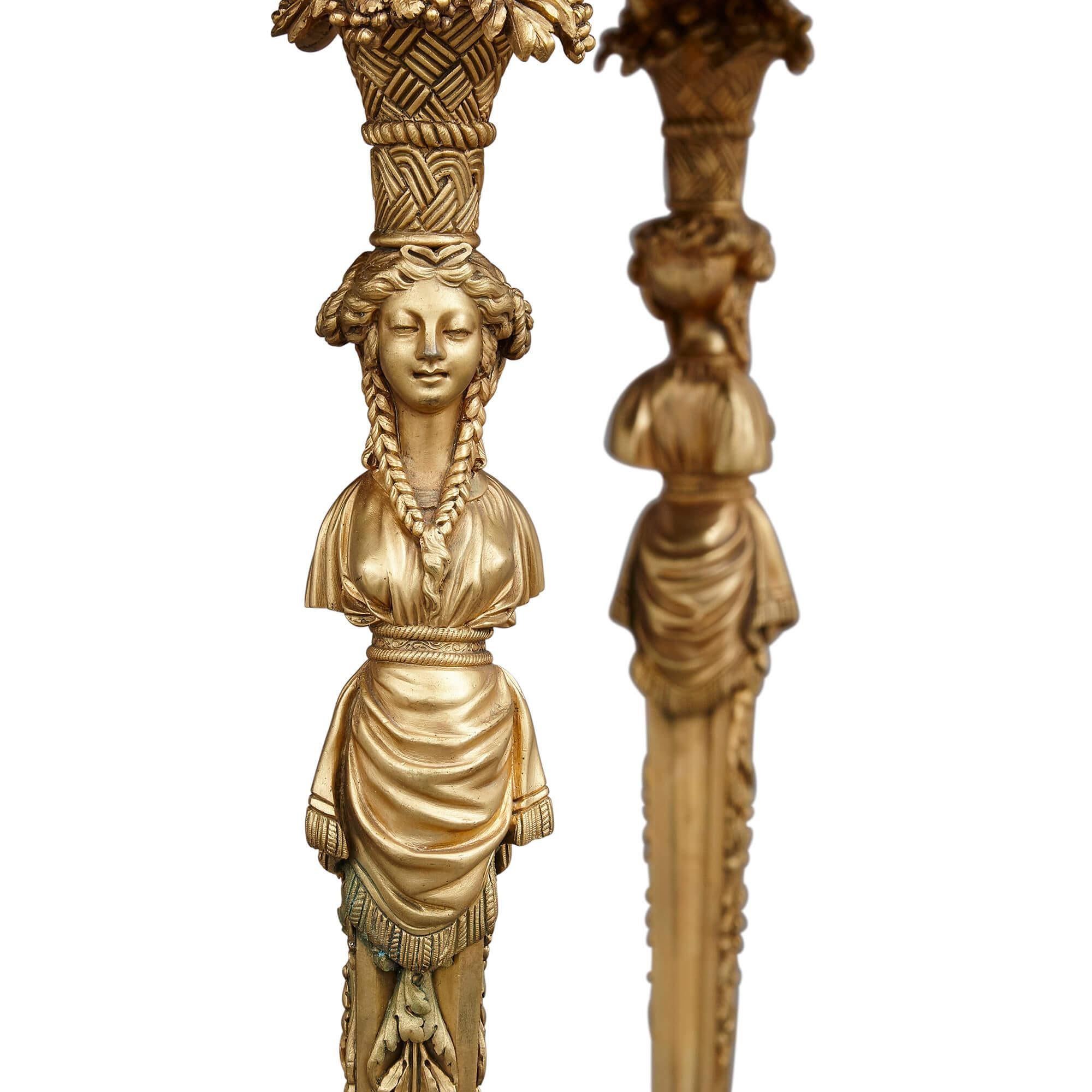 Runder Beistelltisch aus vergoldeter Bronze und Amethyst im Louis-XVI-Stil im Zustand „Gut“ im Angebot in London, GB