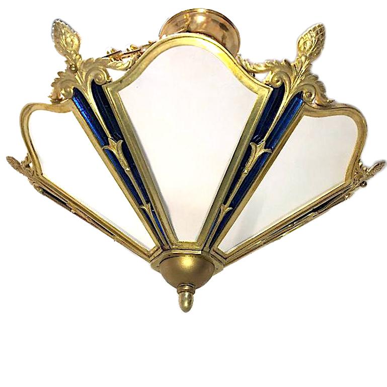 Français Luminaire néoclassique en bronze avec miroir bleu cobalt en vente