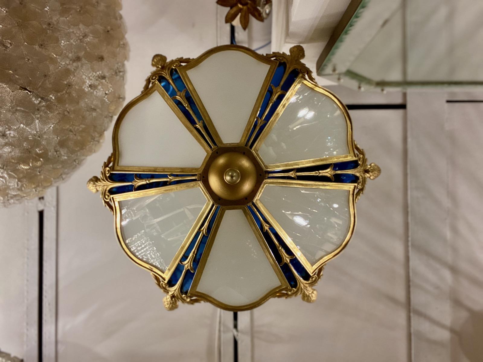 Luminaire néoclassique en bronze avec miroir bleu cobalt Bon état - En vente à New York, NY