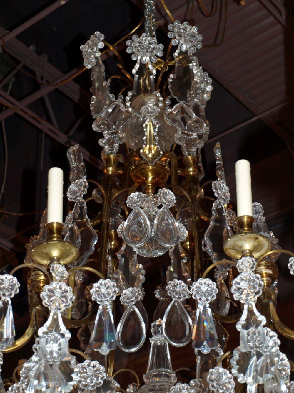 Lustre en bronze doré et cristal de Baccarat Bon état - En vente à Atlanta, GA
