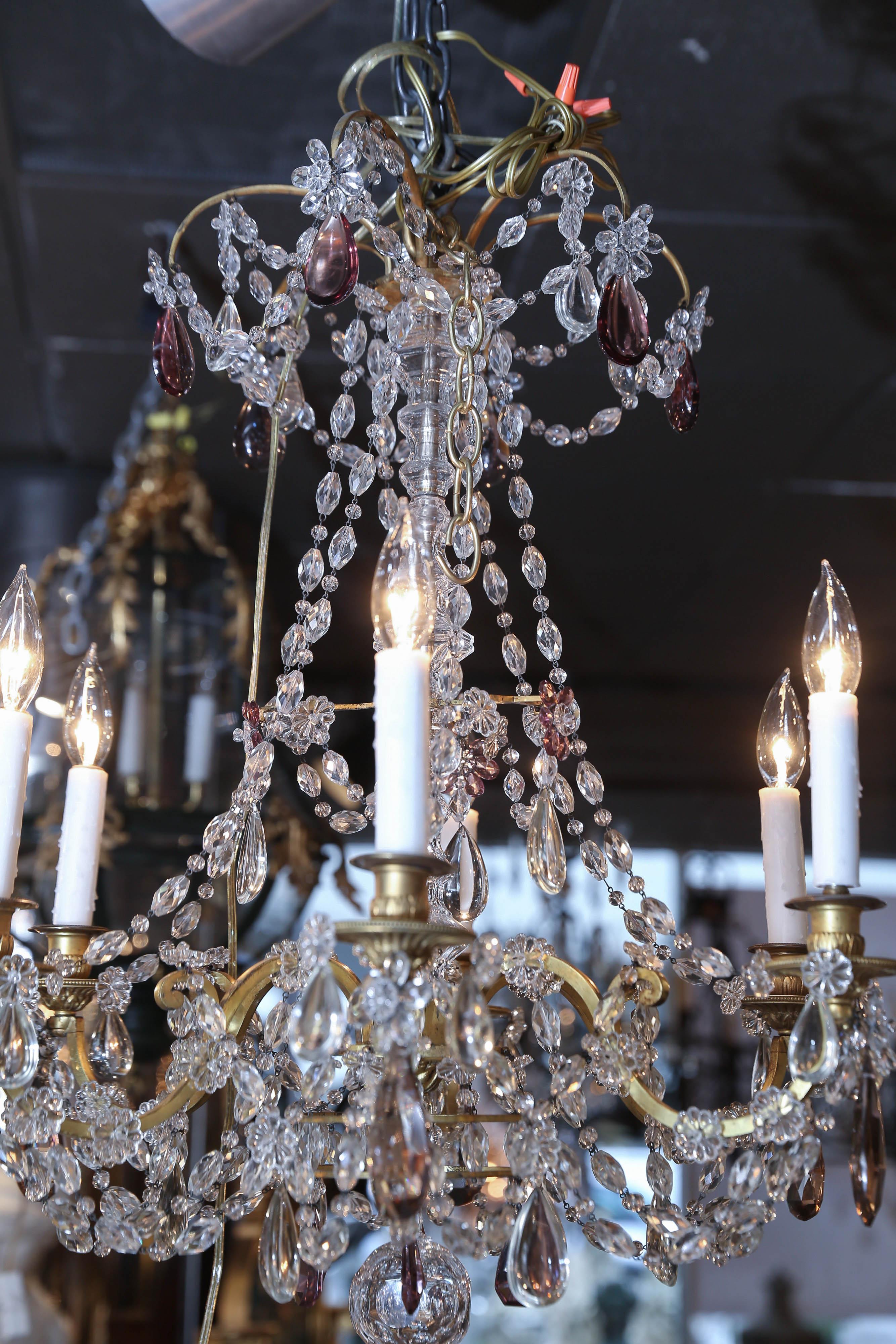 Vergoldeter Kronleuchter aus Bronze und Kristall im Stil von Marie Antoinette (Französisch) im Angebot