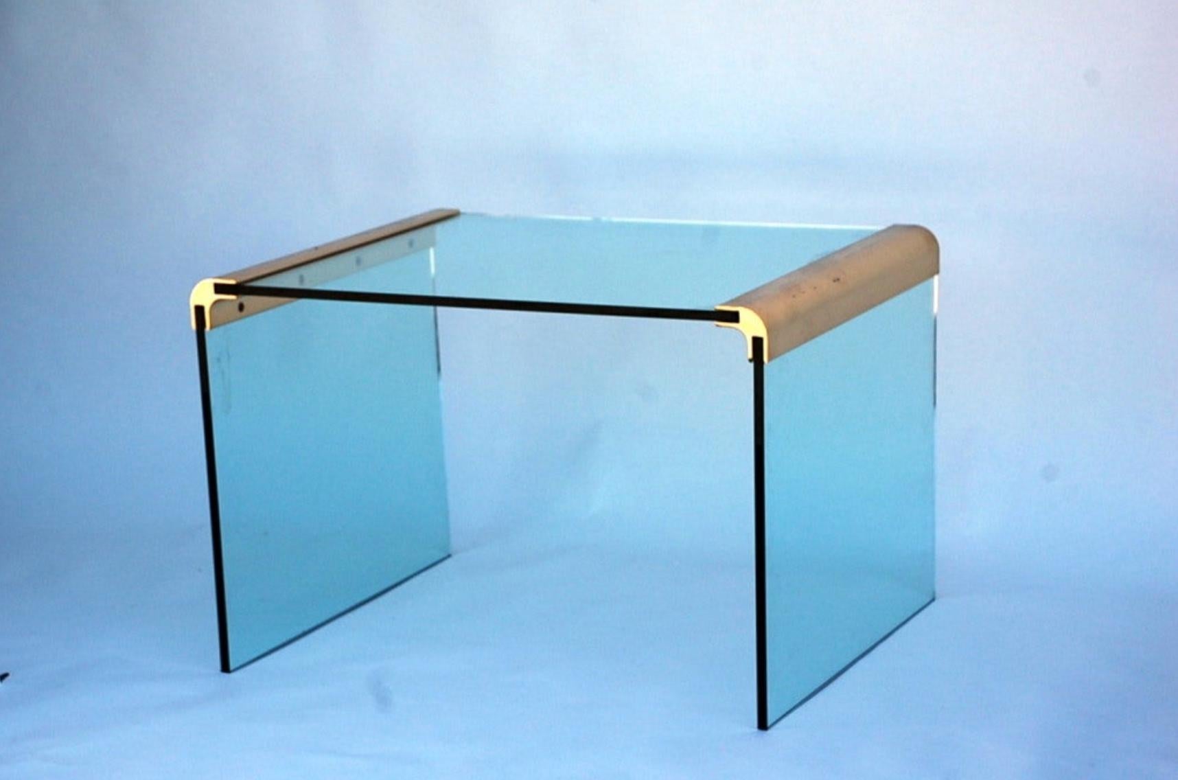 Gilt bronze and glass side table by Pace Collection In Excellent Condition For Sale In Los Angeles, CA
