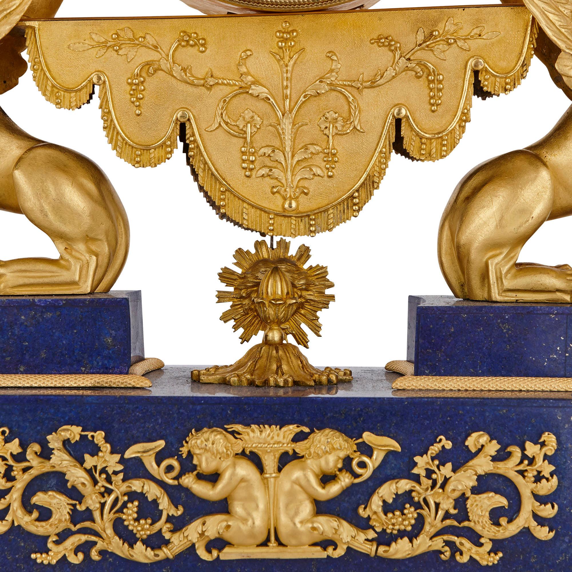 XIXe siècle Pendule en bronze doré et lapis d'époque Empire français en vente