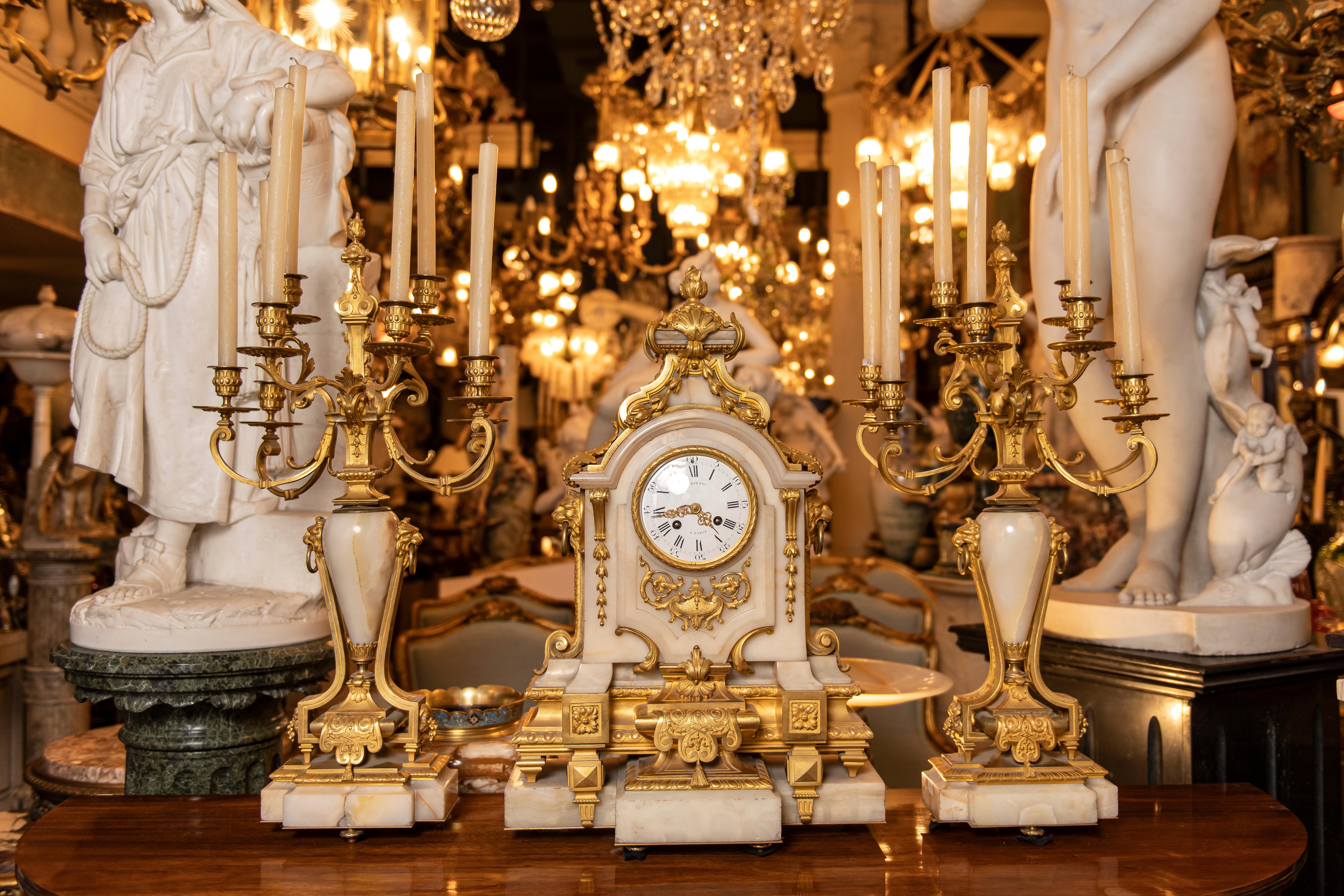 Gilt Bronze and Marble Garniture, Clock Signed Raingo Fres, France, 19th Century In Good Condition For Sale In Buenos Aires, Buenos Aires