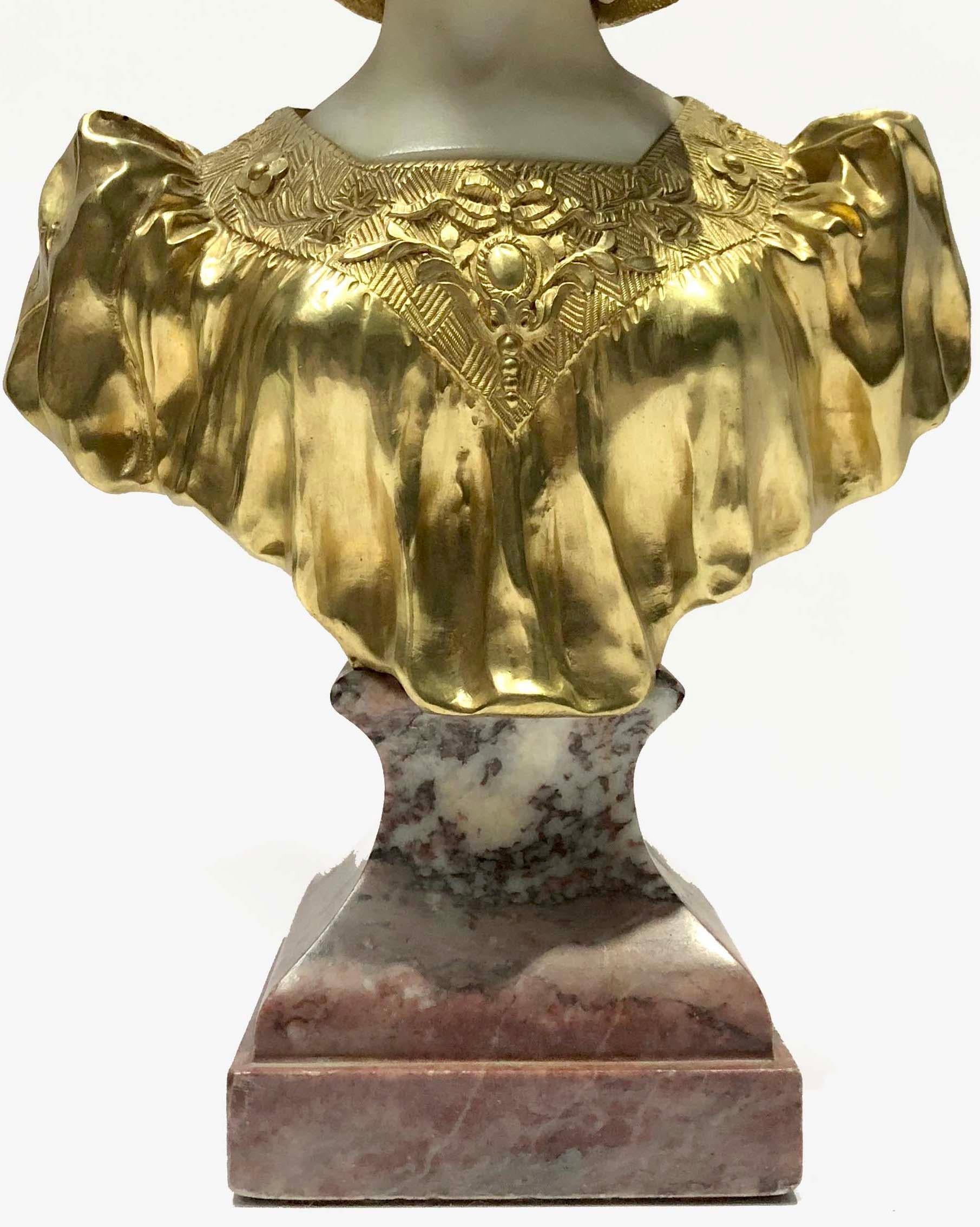 Doré Sculpture en bronze doré et marbre signée Affortunato Gory, style Louis XV en vente