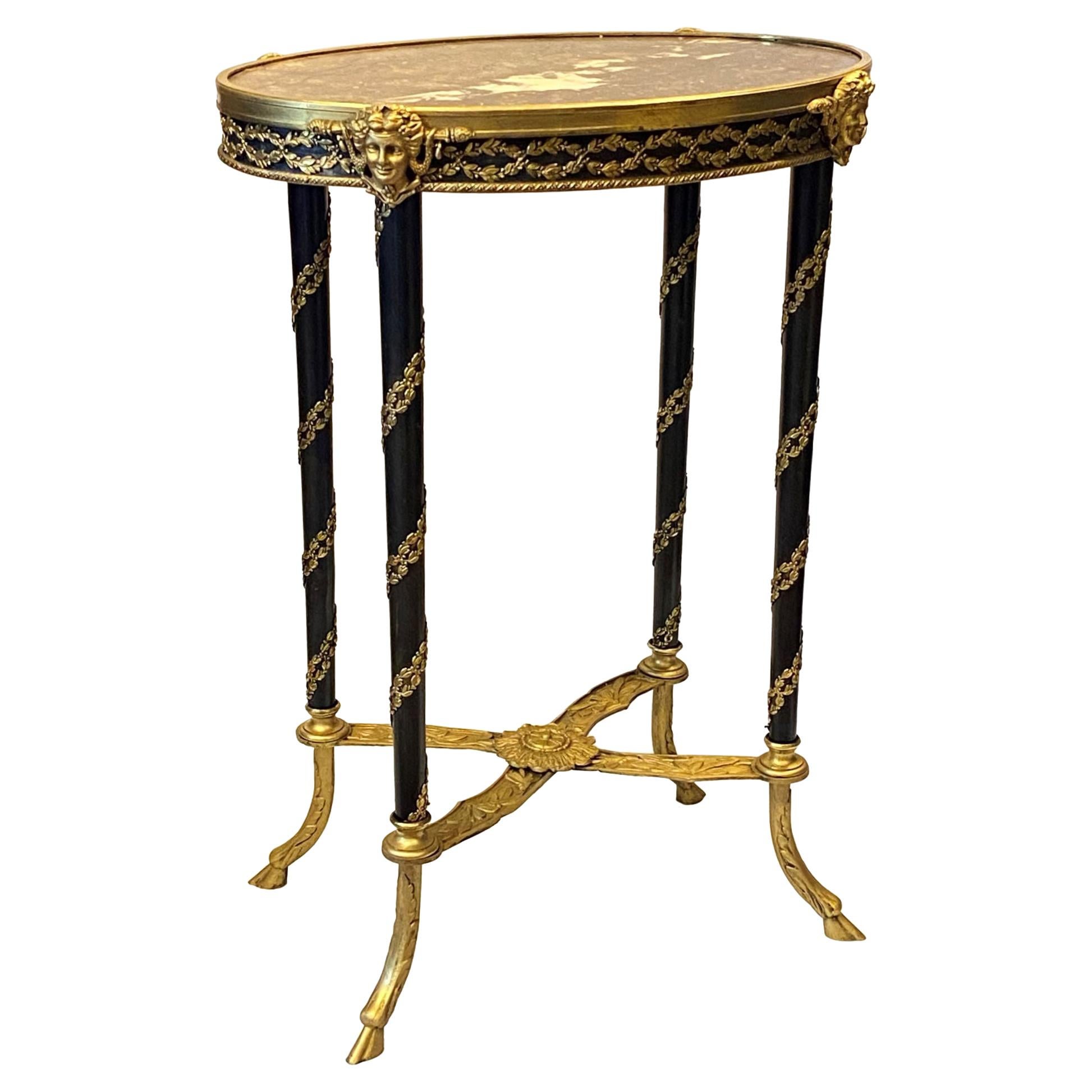 Table d'appoint en bronze doré et marbre de style Louis XVI