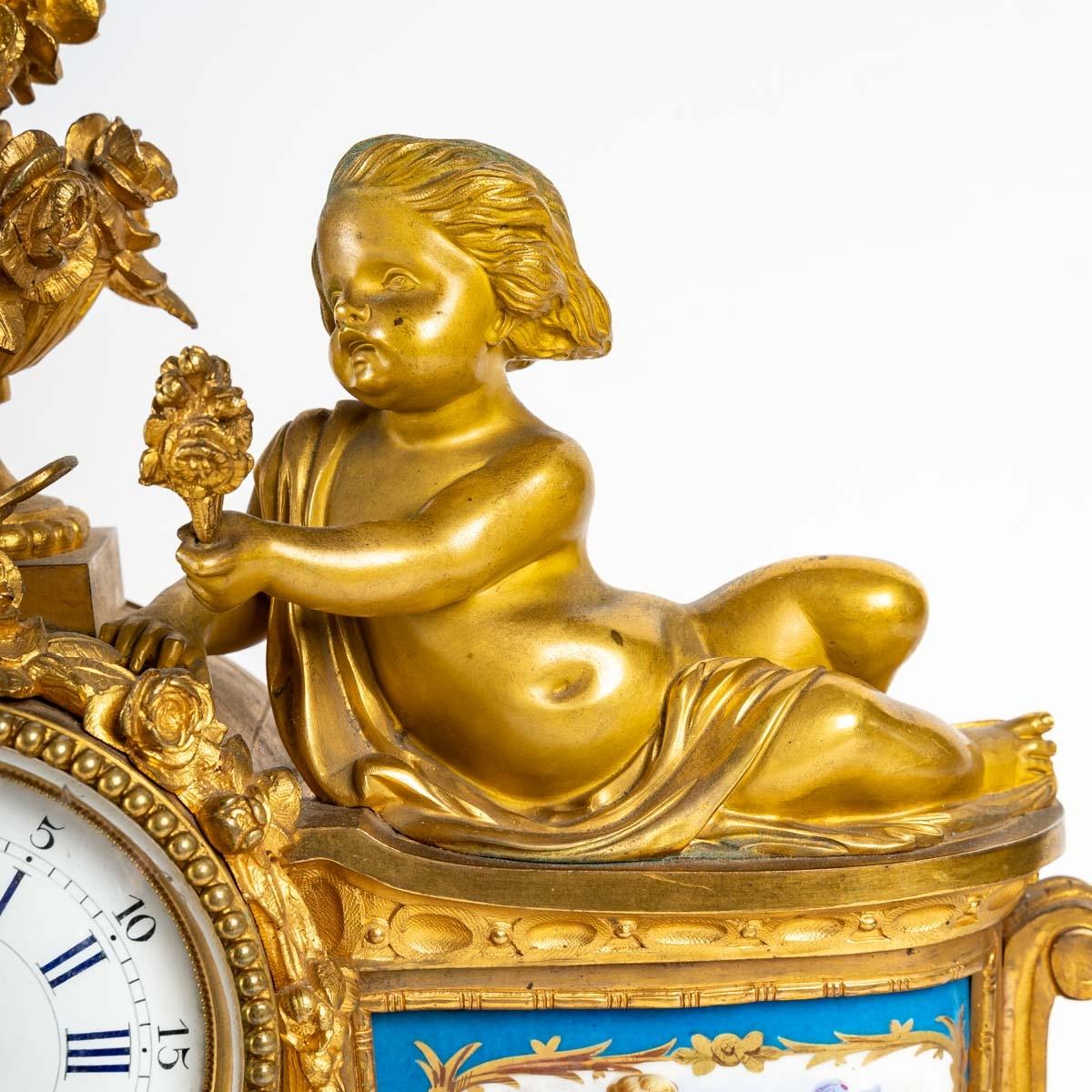 Gilt bronze and porcelain clock, 19th century
Gilt bronze clock and porcelain plate from Sevres, 19th century.
Perfect condition and beautiful decoration
H: 37 cm, W: 49 cm, D: 17 cm
ref 3165