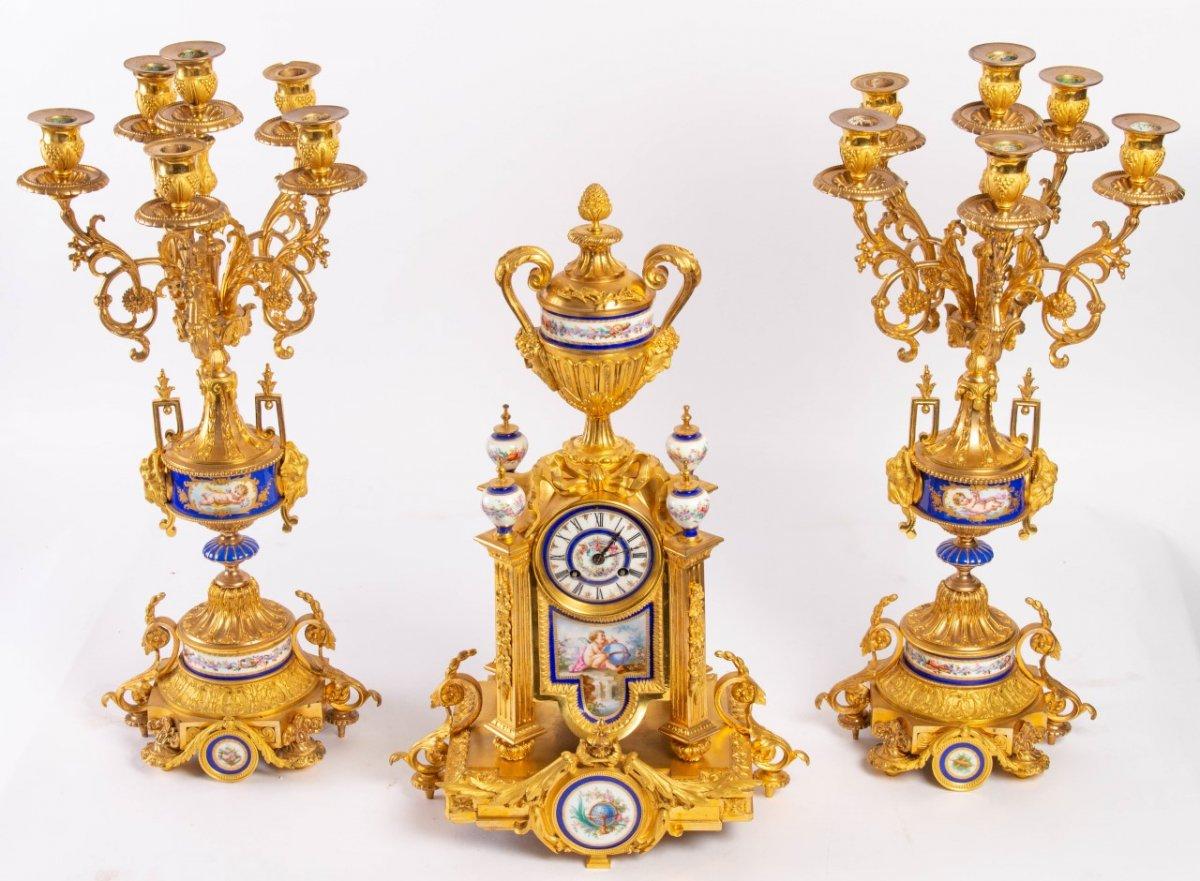 Gilt bronze and porcelain mantel set, late 19th century
Large and beautiful Napoleon III period gilt bronze and porcelain mantel set, Sèvres style, with scenes of cherubs decorating the clock and the six branches candelabra, Late 19th