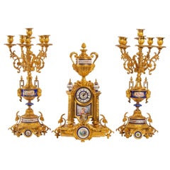 Ensemble de cheminée en bronze doré et porcelaine, fin du XIXe siècle