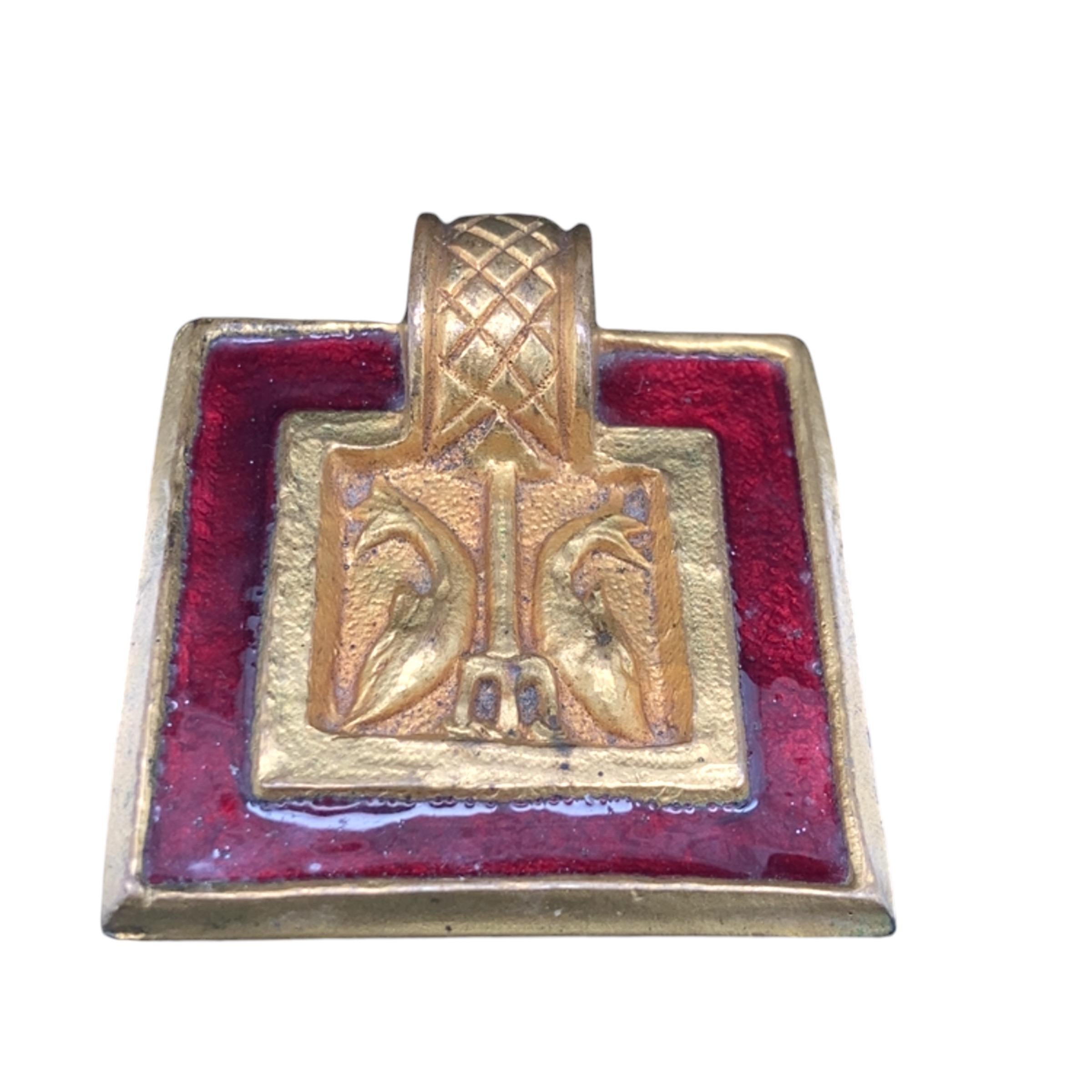 Pendentif Pisces en bronze doré et résine rouge de Line Vautrin Bon état - En vente à Idar-Oberstein, DE