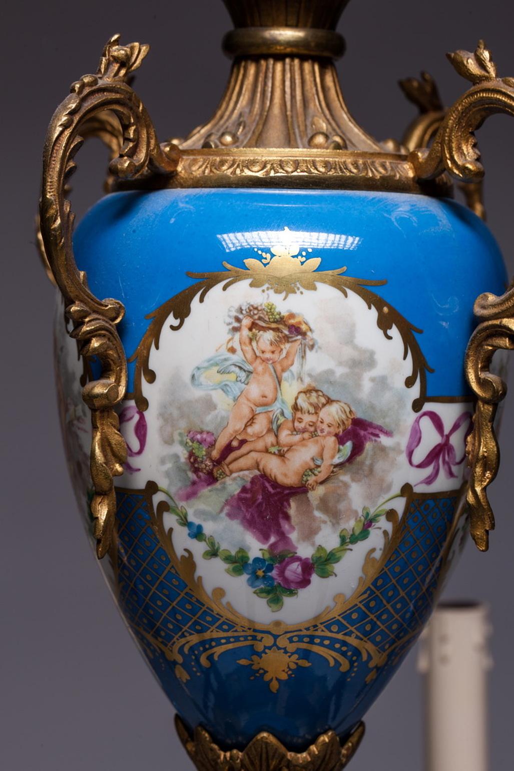 Gilt Bronze and Sèvres Style Porcelain Celeste Blue 8-Light Chandelier For Sale 4