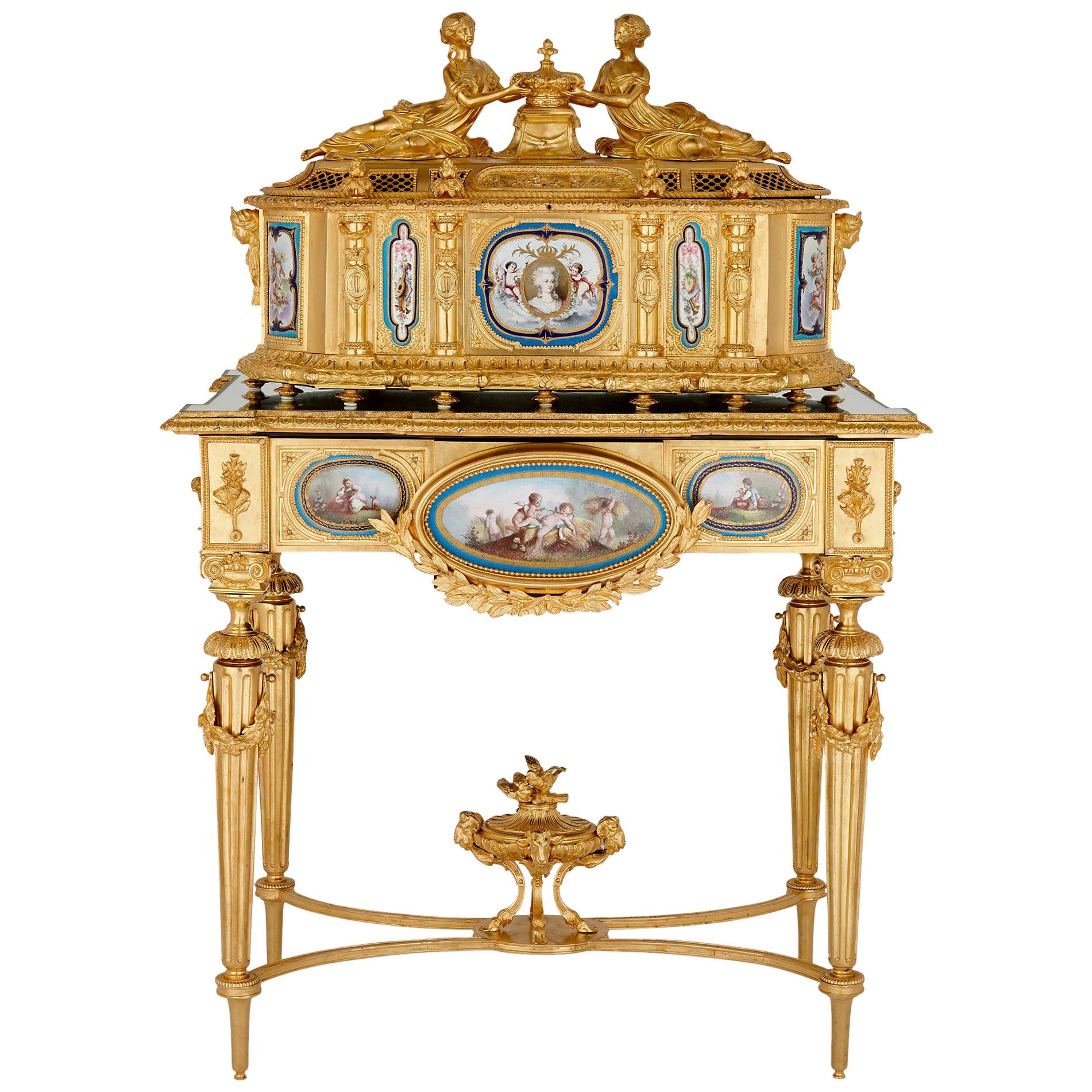 Ataúd de Bronce Dorado y Porcelana Estilo Luis XVI de Sèvres sobre Peana