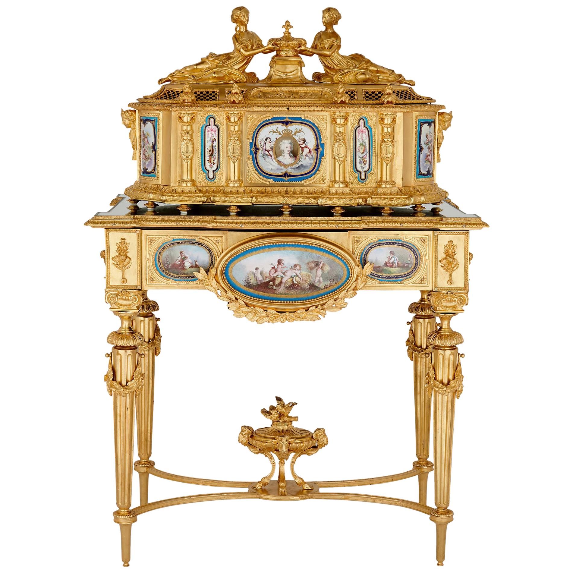 Coffret de style Louis XVI en bronze doré et porcelaine de style Svres sur pied