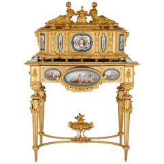 Coffret de style Louis XVI en bronze doré et porcelaine de style Svres sur pied