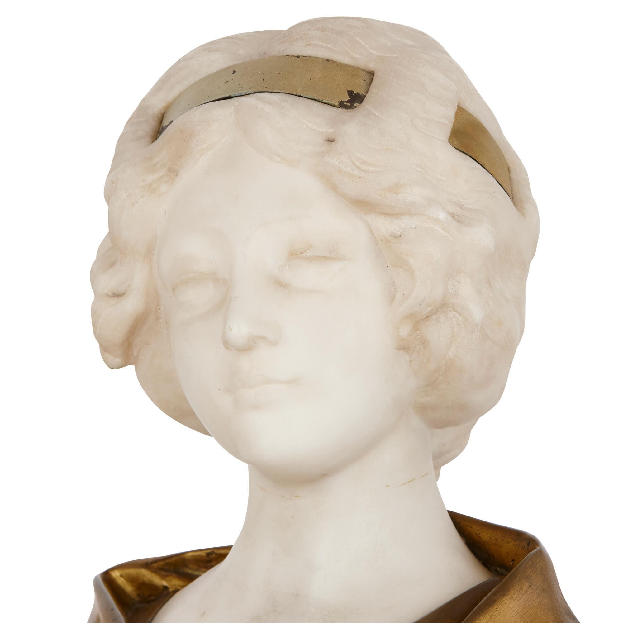 Français Buste de femme en bronze doré et marbre blanc de Gory en vente