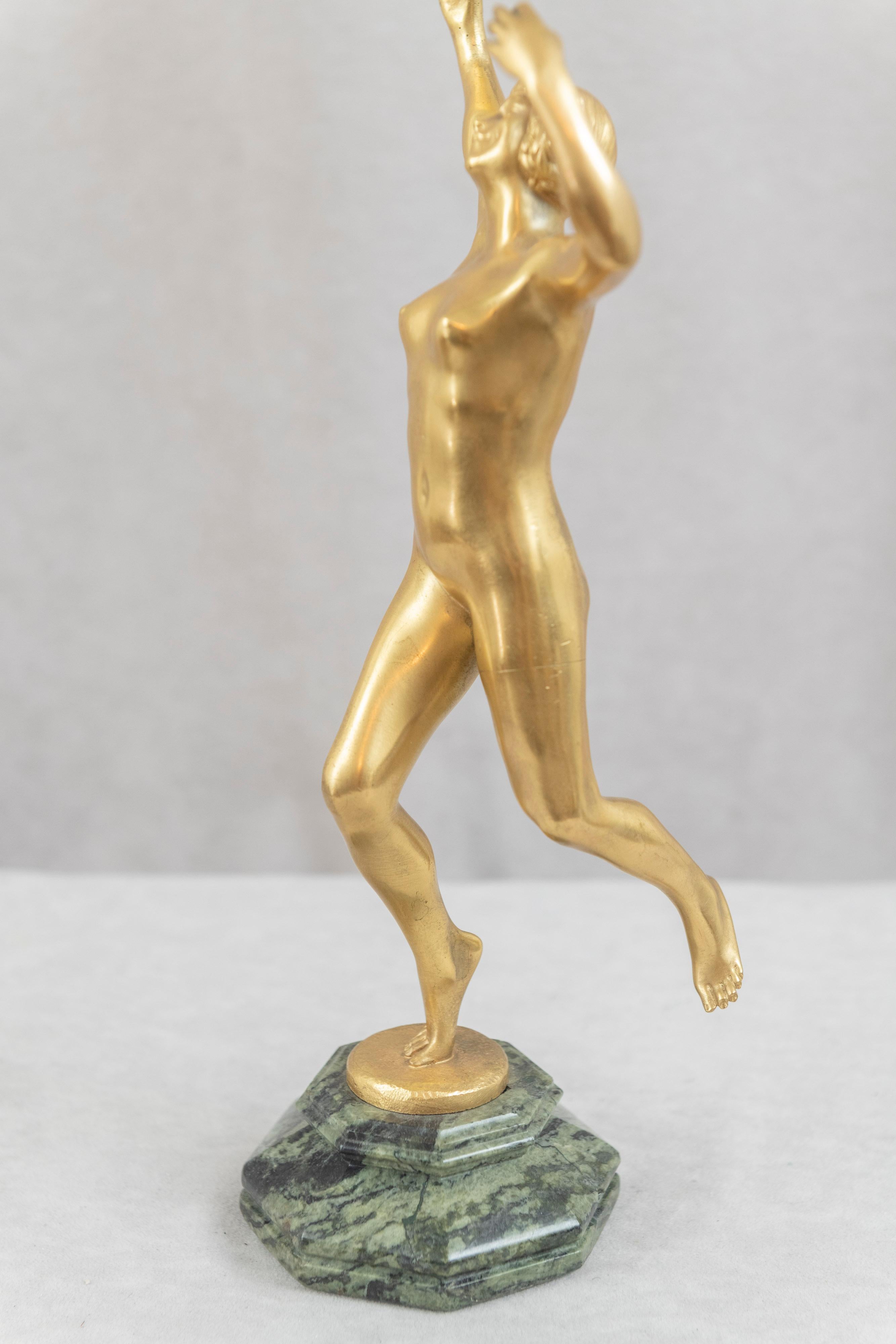 Vergoldete Bronze, Art Deco Nackttänzerin mit Tamburin, Eugène Désiré Piron im Angebot 2