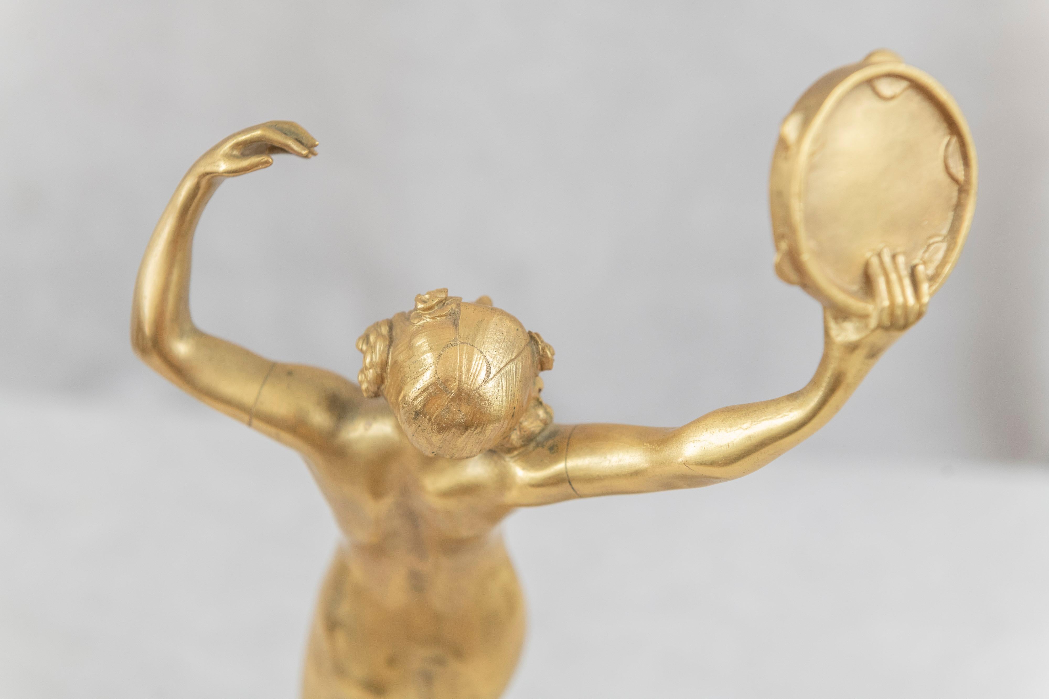 Vergoldete Bronze, Art Deco Nackttänzerin mit Tamburin, Eugène Désiré Piron (Französisch) im Angebot
