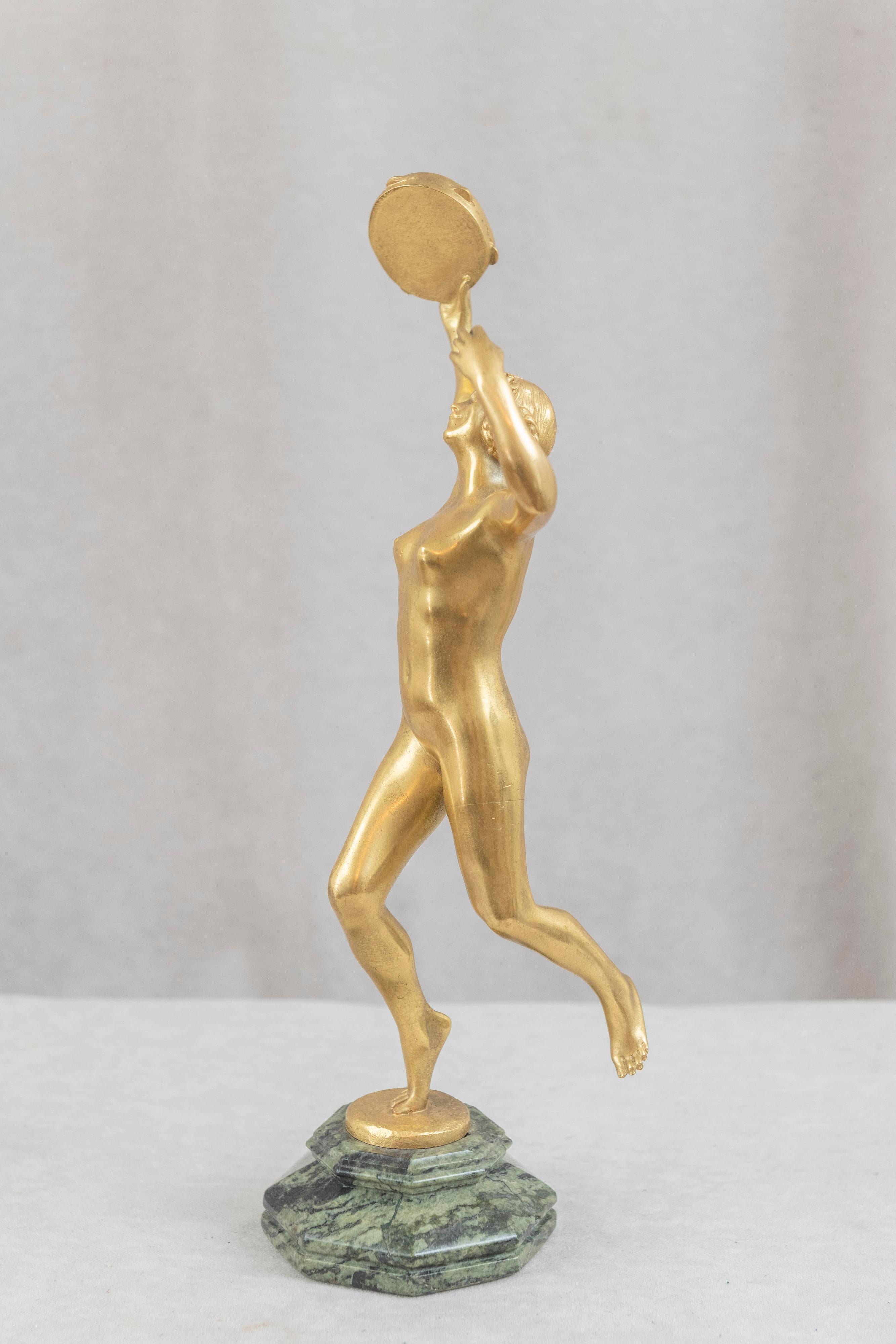Vergoldete Bronze, Art Deco Nackttänzerin mit Tamburin, Eugène Désiré Piron im Zustand „Gut“ im Angebot in Petaluma, CA