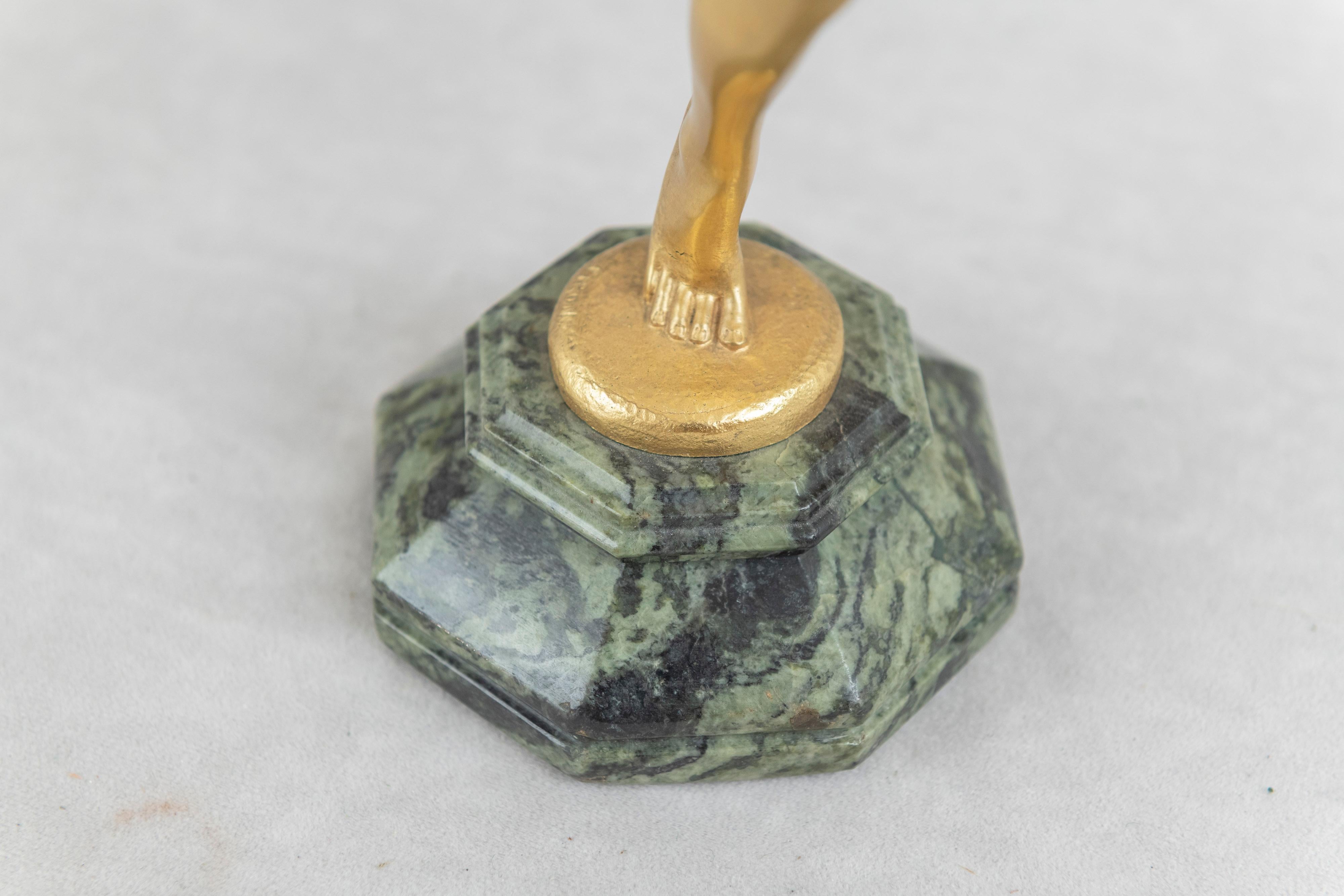 Vergoldete Bronze, Art Deco Nackttänzerin mit Tamburin, Eugène Désiré Piron im Angebot 1