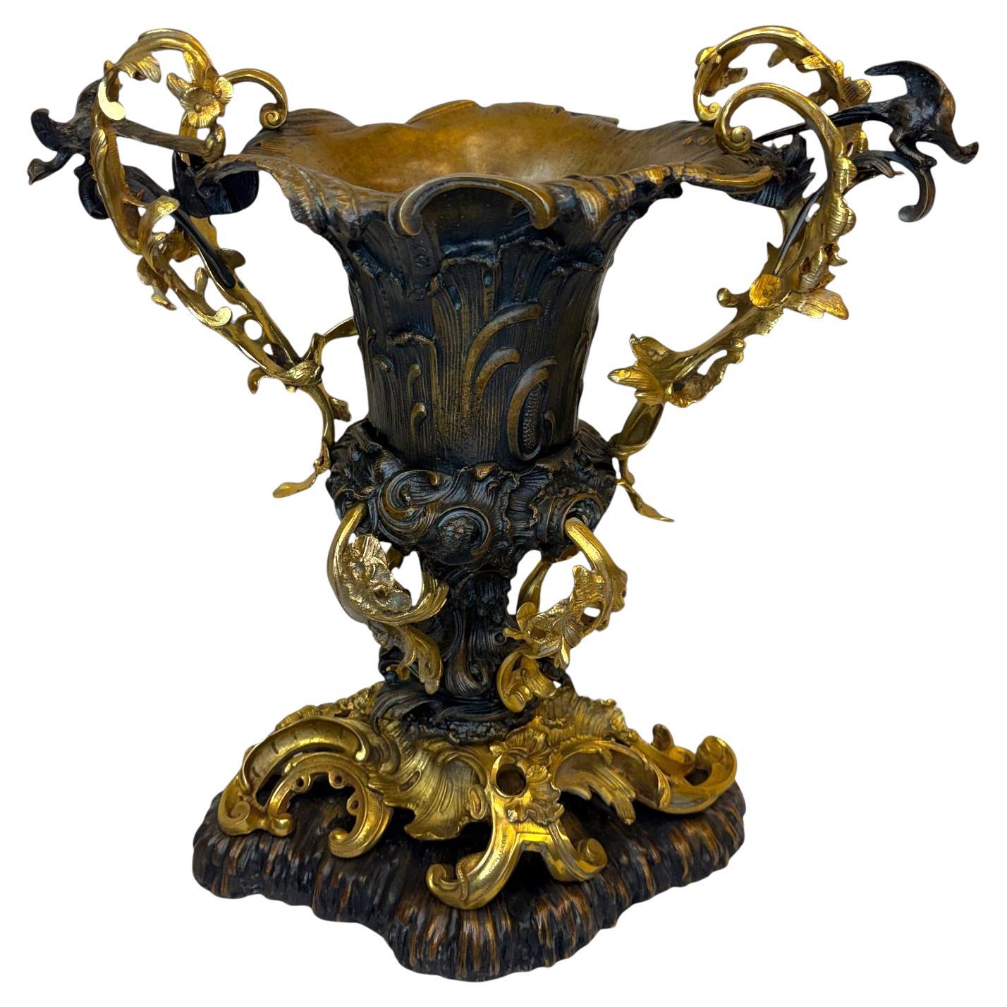 Centro de mesa urna de bronce dorado Art Nouveau Jarrón según Henry Dasson
