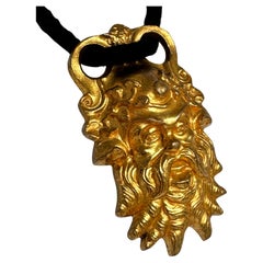 Pendentif Arthus Bertrand en bronze doré et corde à cheveux tressée de style victorien