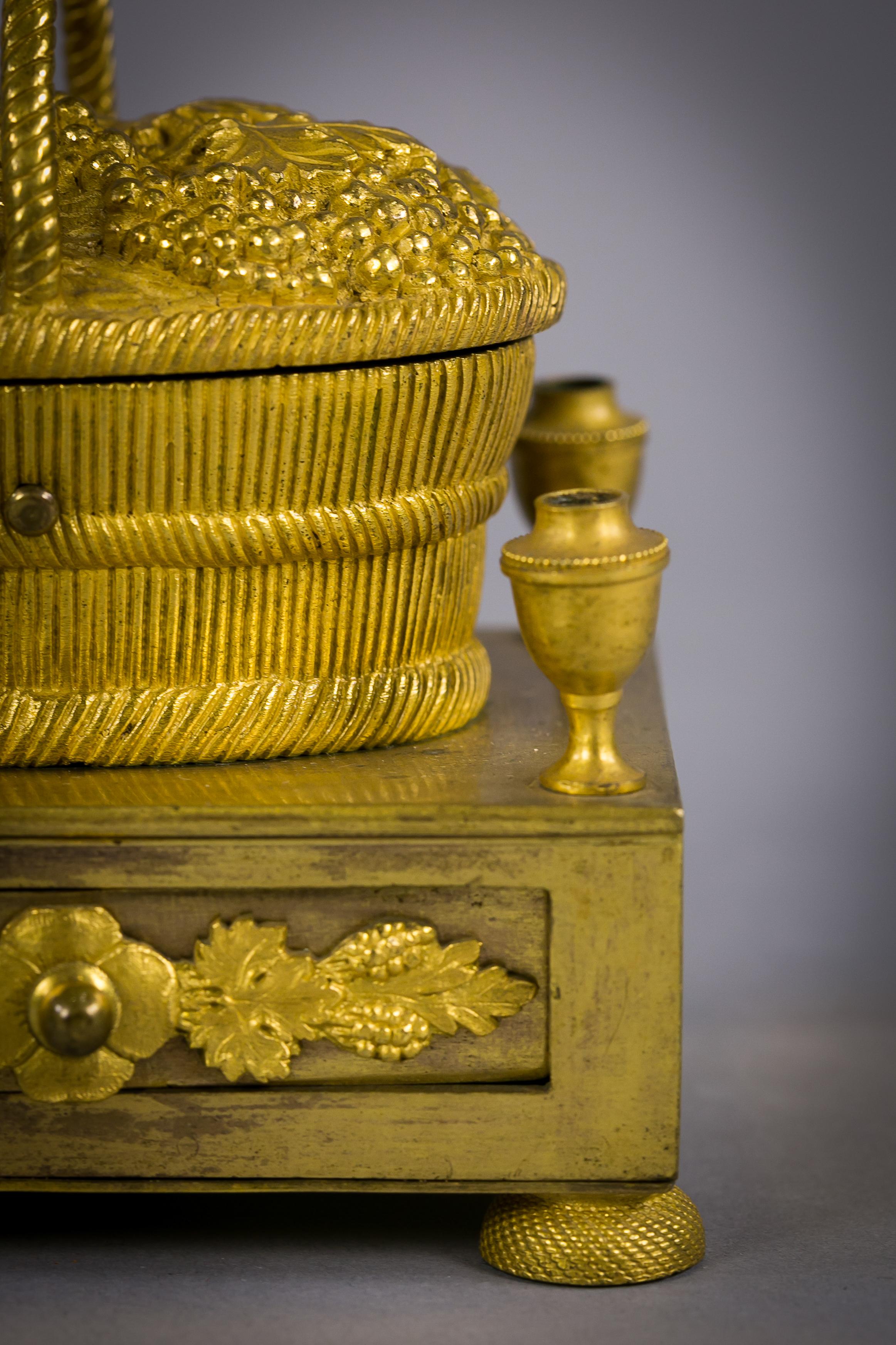Gilt Bronze Basket Form Inkstand, French, circa 1810 In Good Condition For Sale In New York, NY