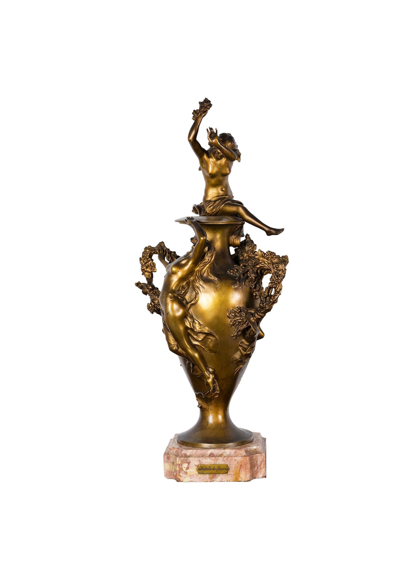 Art nouveau Statue de la Bataille des fleurs en bronze doré de Félix Charpentier  en vente