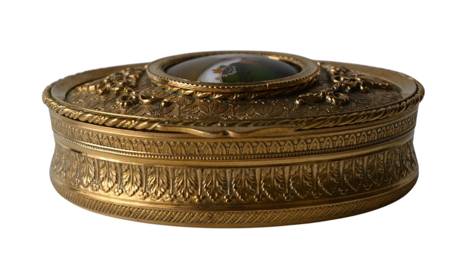 Gilt Bronze Box With Miniature Of Napoleon Bonaparte, 19th Century Francés en venta